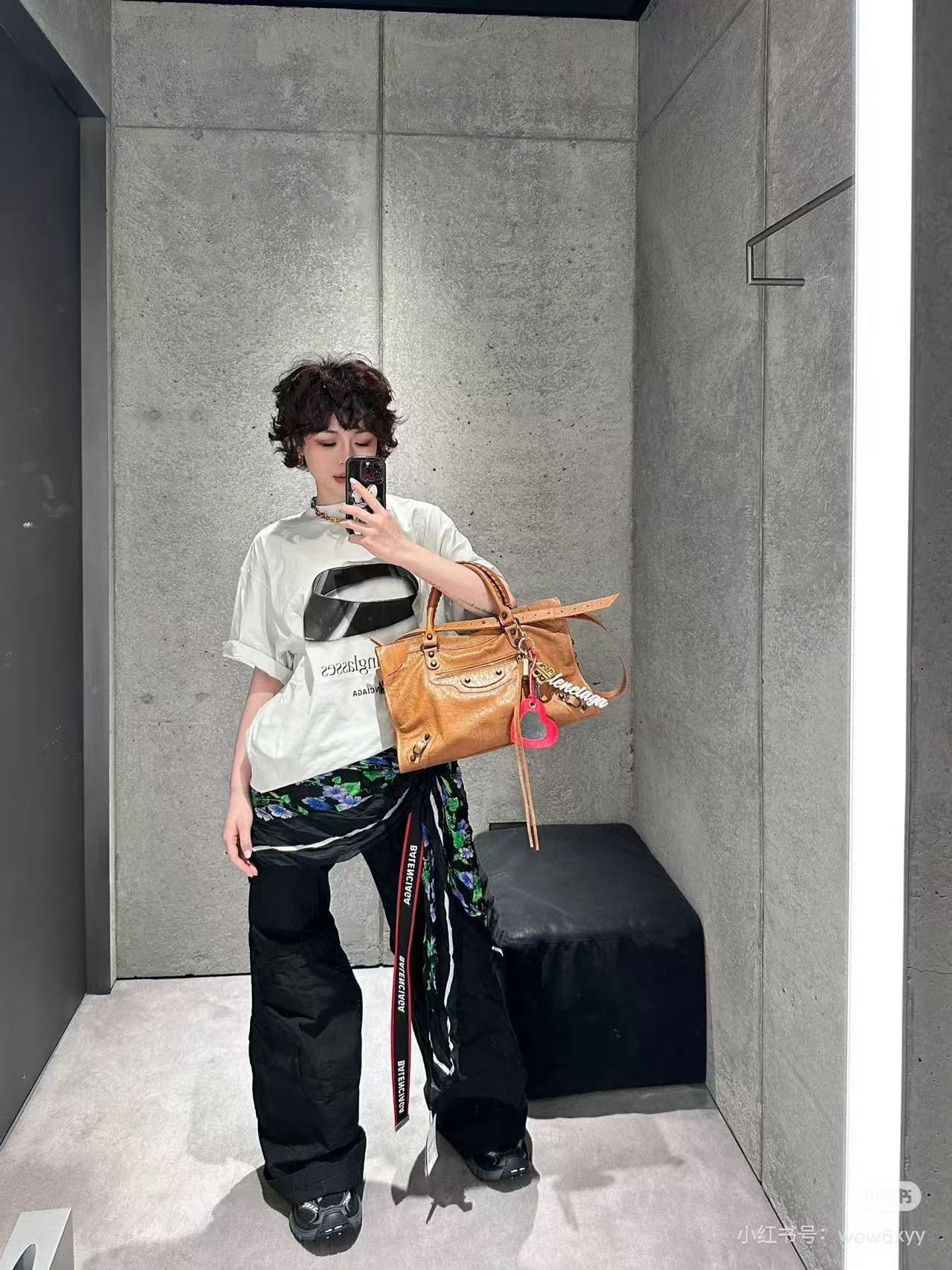 LuxluxHouse Best Quality Clothes Balenciaga T-shirt