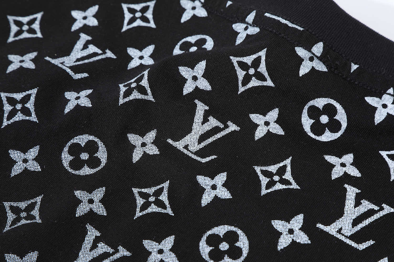 LuxluxHouse Best Quality Clothes T-shirt Louis Vuitton