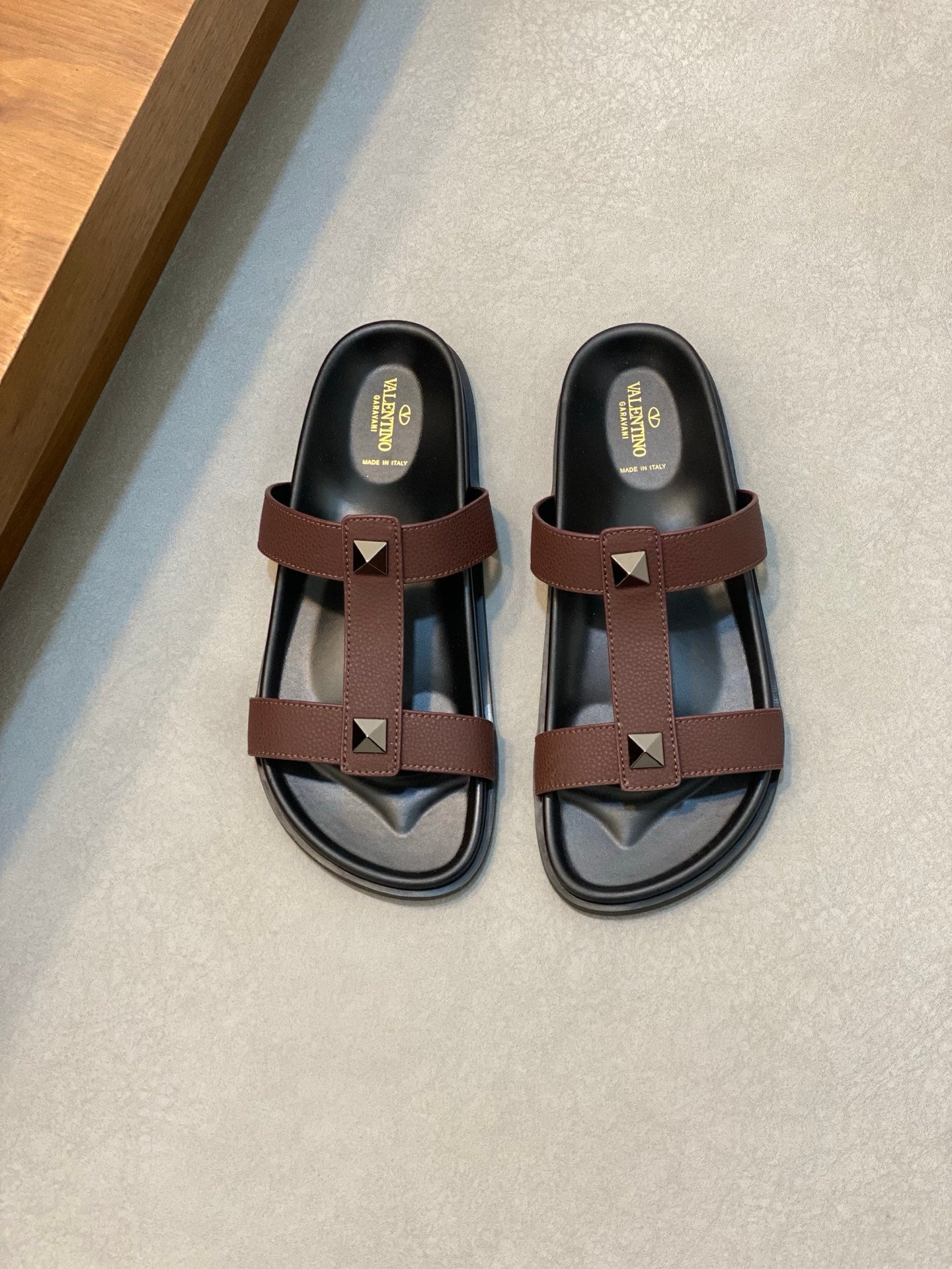 LuxluxHouse Best Quality Sandals Valentino