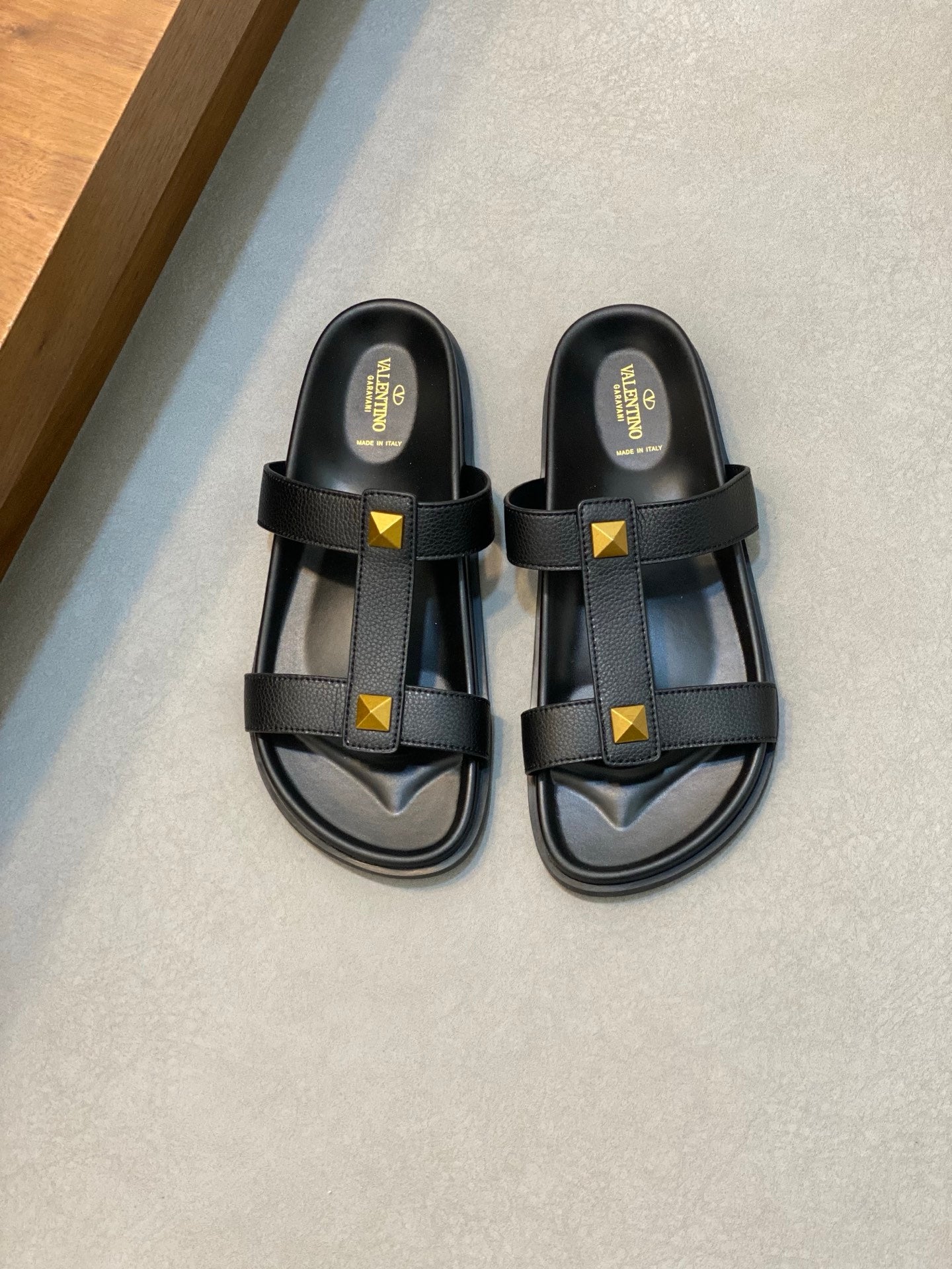 LuxluxHouse Best Quality Sandals Valentino