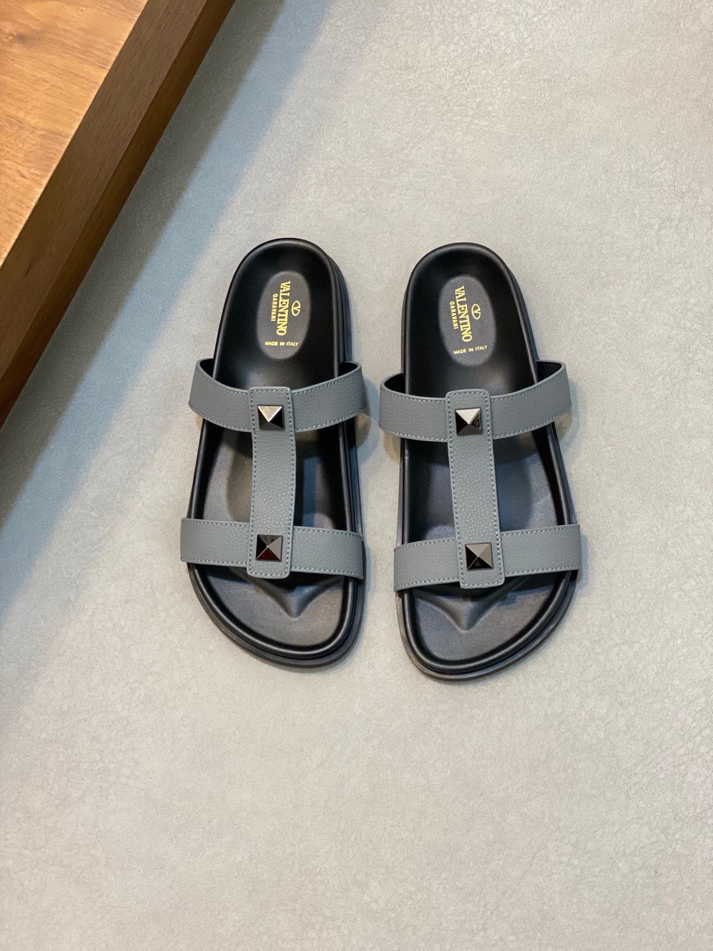 LuxluxHouse Best Quality Sandals Valentino