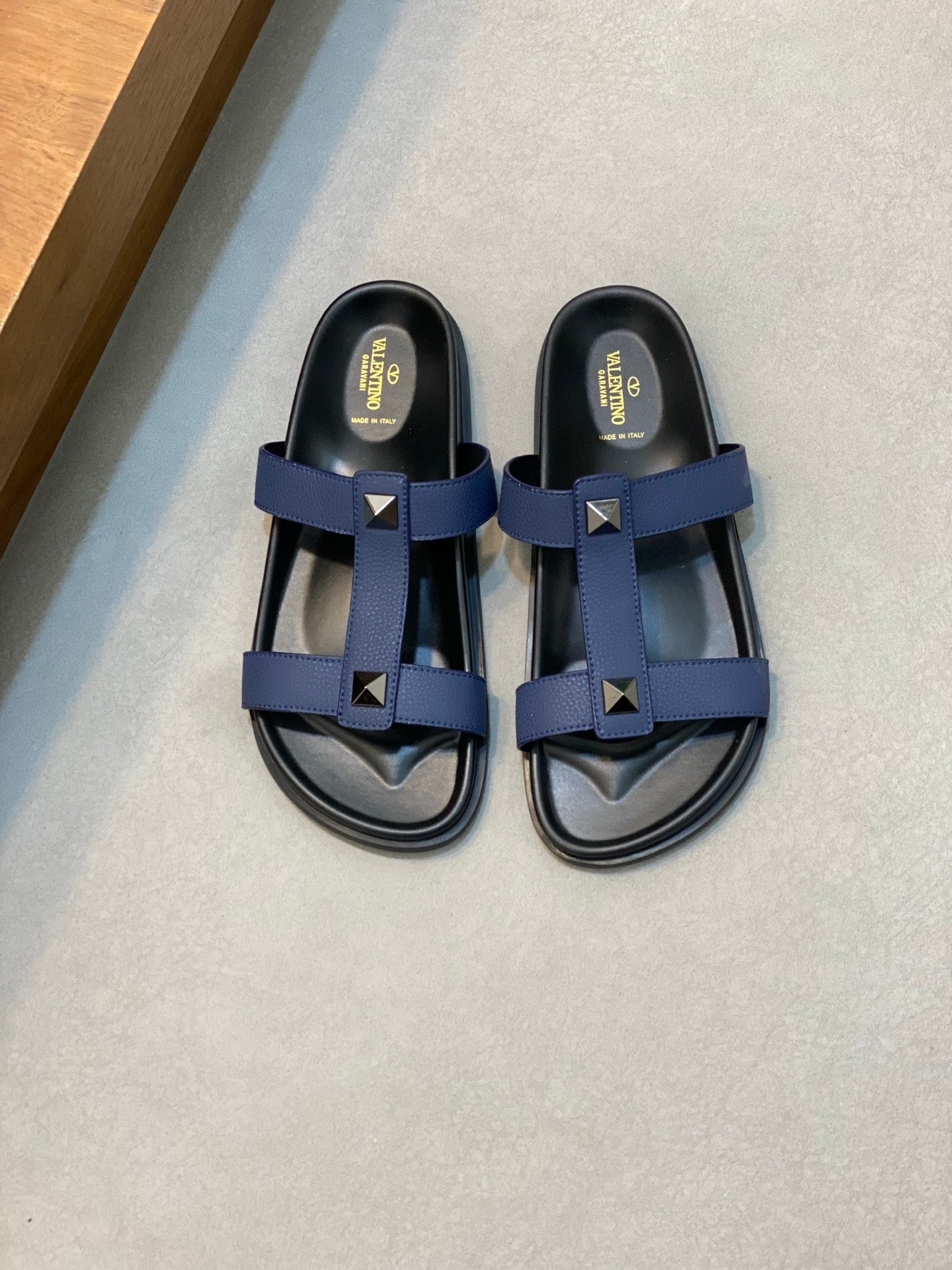 LuxluxHouse Best Quality Sandals Valentino