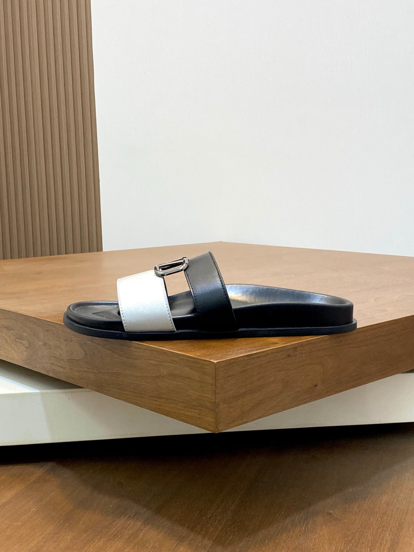 LuxluxHouse Best Quality Sandals Valentino