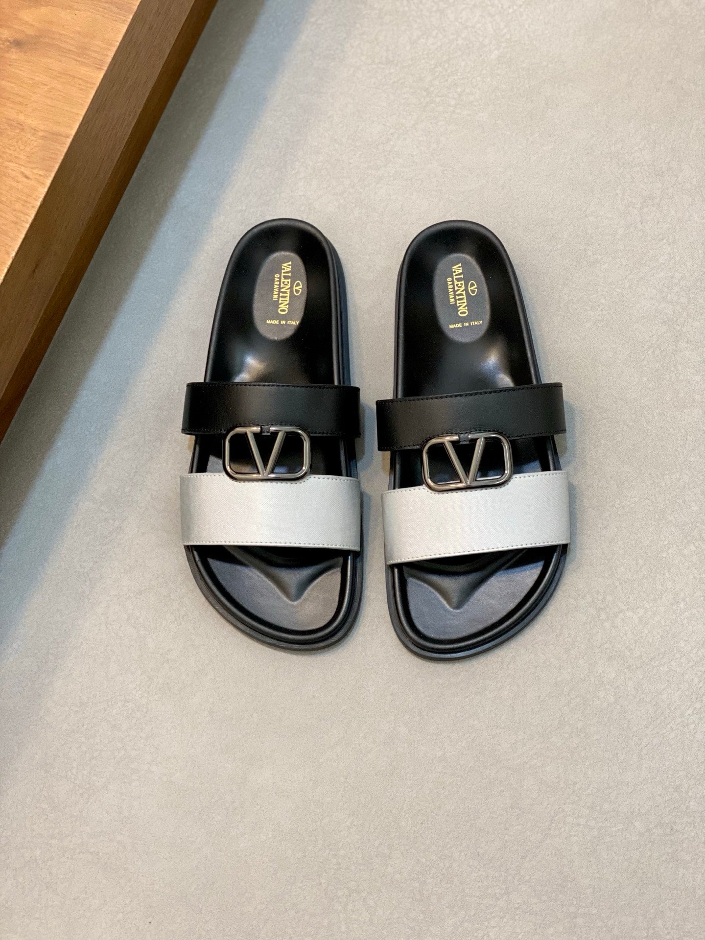 LuxluxHouse Best Quality Sandals Valentino