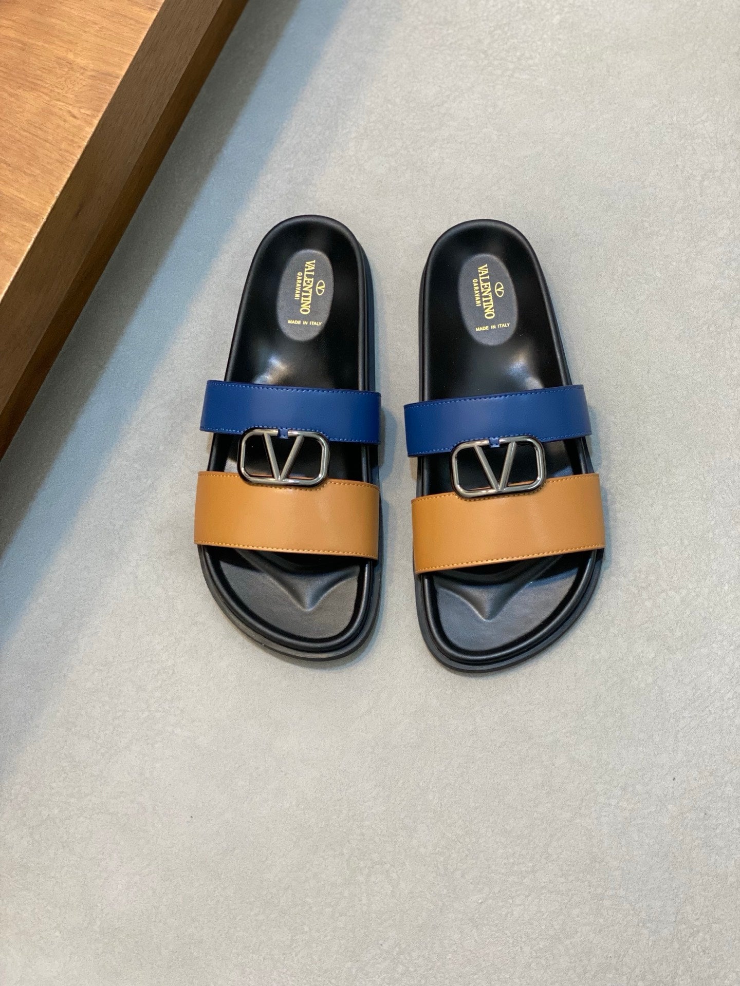 LuxluxHouse Best Quality Sandals Valentino