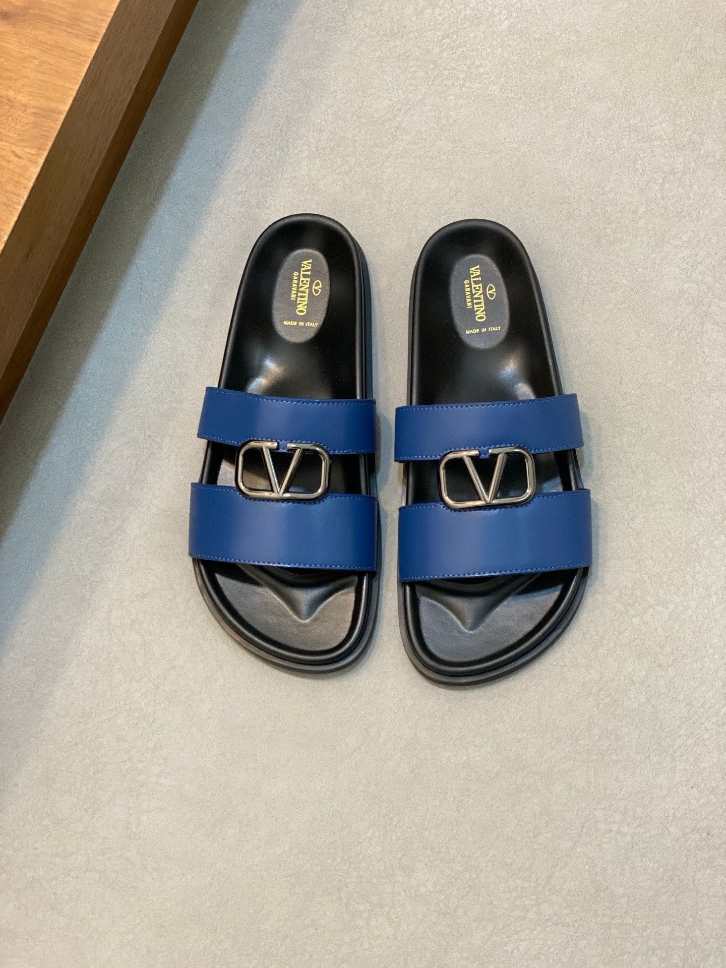 LuxluxHouse Best Quality Sandals Valentino