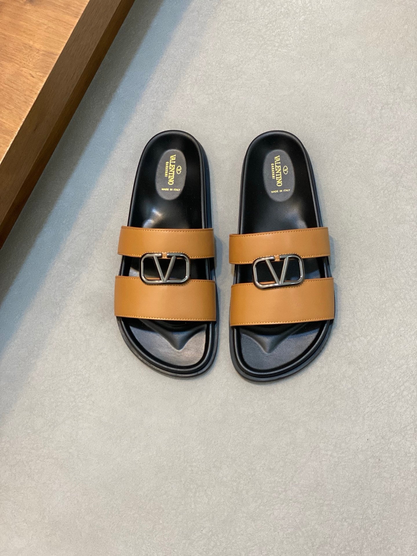 LuxluxHouse Best Quality Sandals Valentino