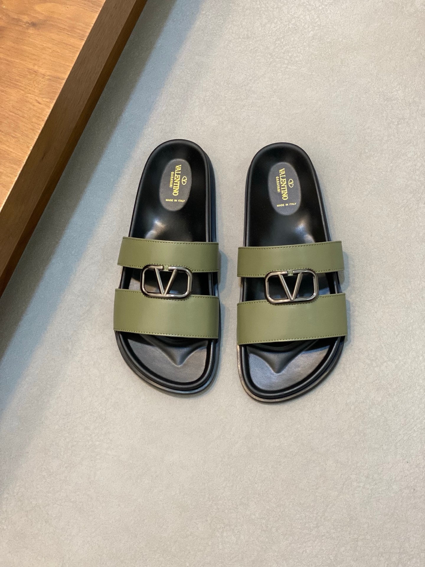 LuxluxHouse Best Quality Sandals Valentino