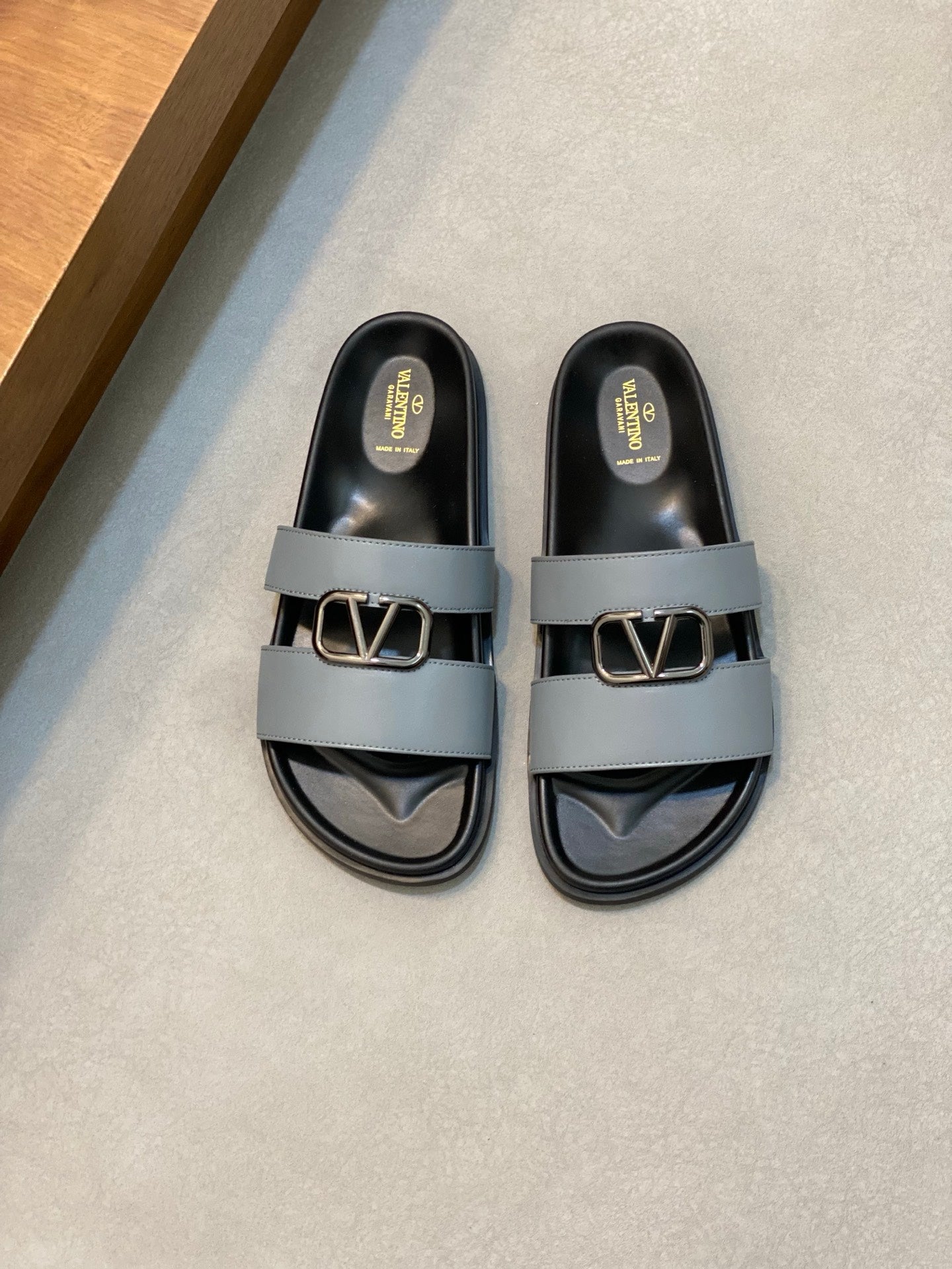 LuxluxHouse Best Quality Sandals Valentino