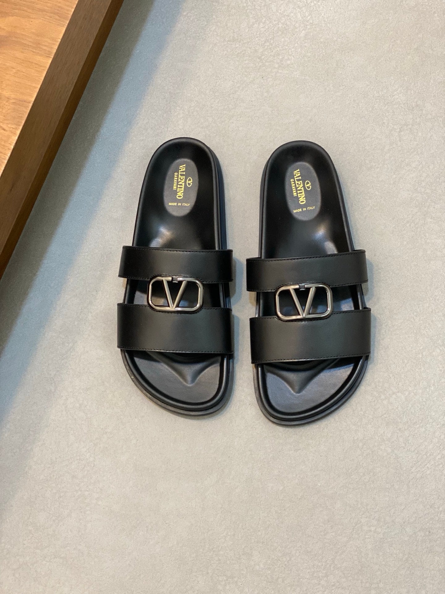 LuxluxHouse Best Quality Sandals Valentino