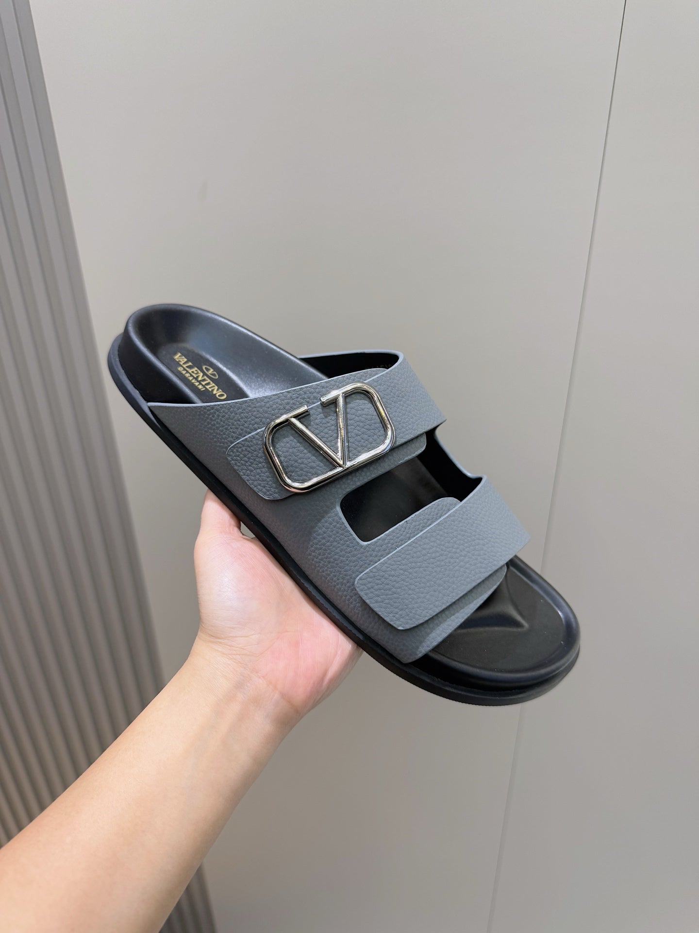 LuxluxHouse Best Quality Sandals Valentino