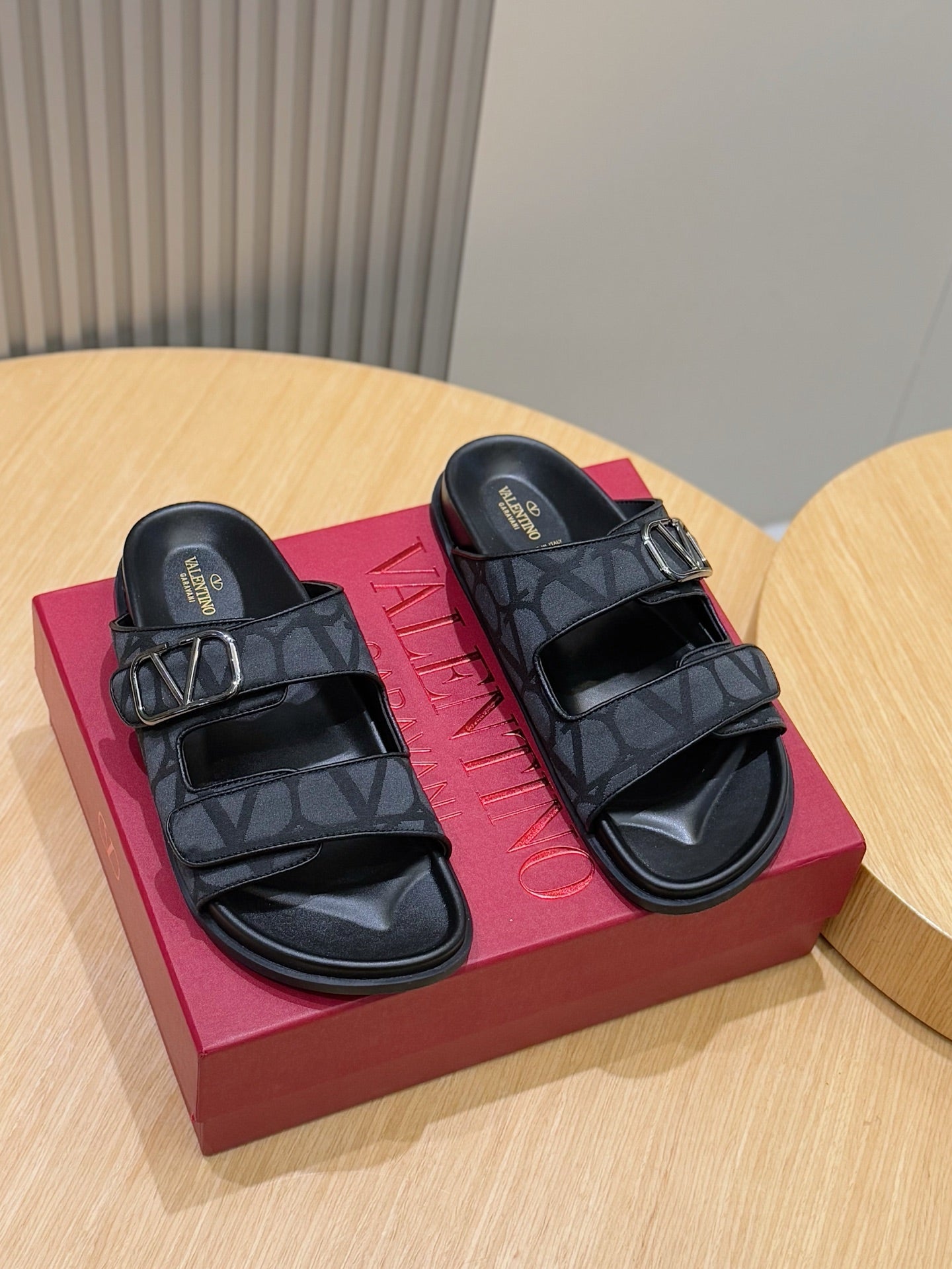 LuxluxHouse Best Quality Sandals Valentino