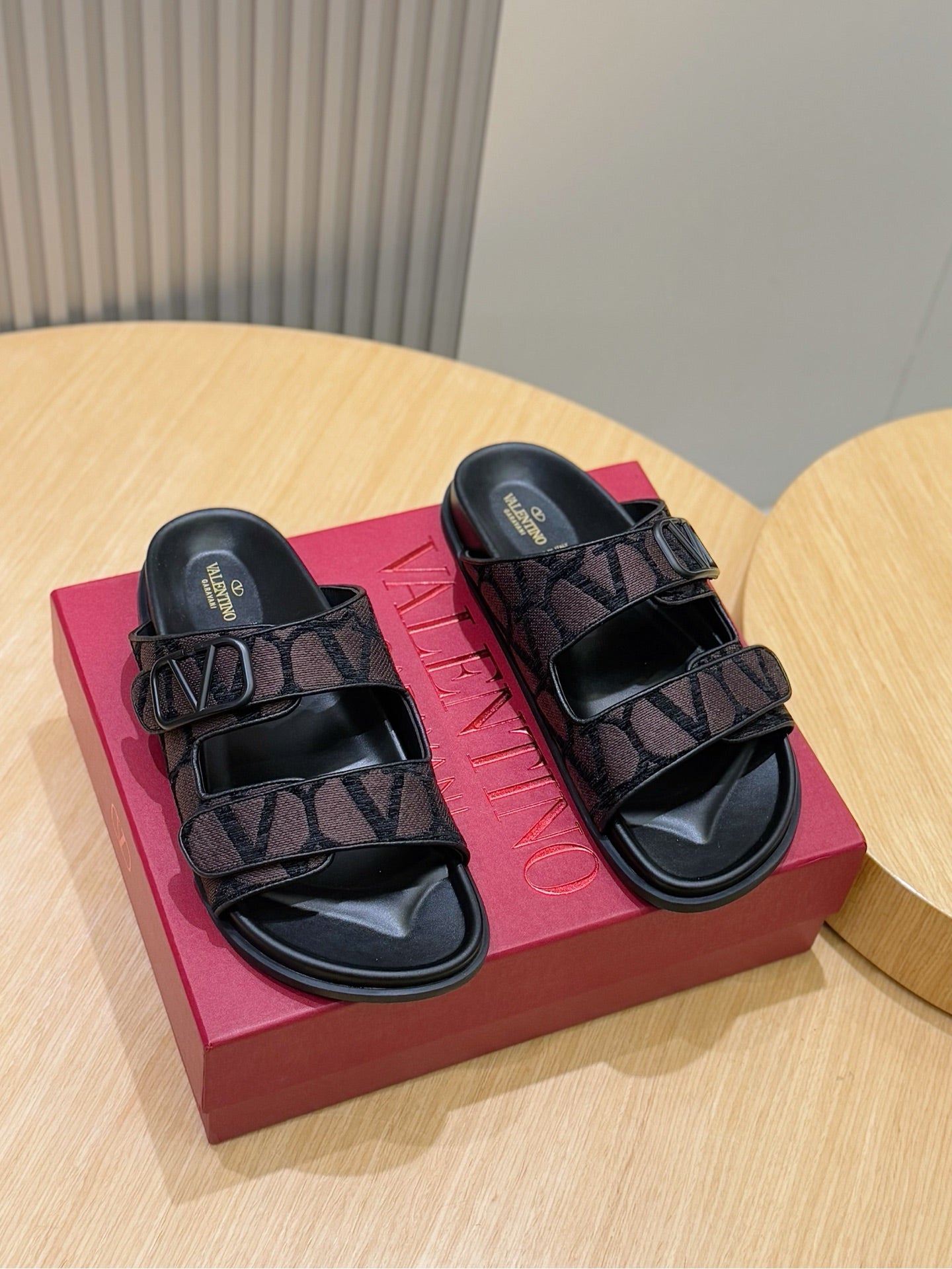 LuxluxHouse Best Quality Sandals Valentino