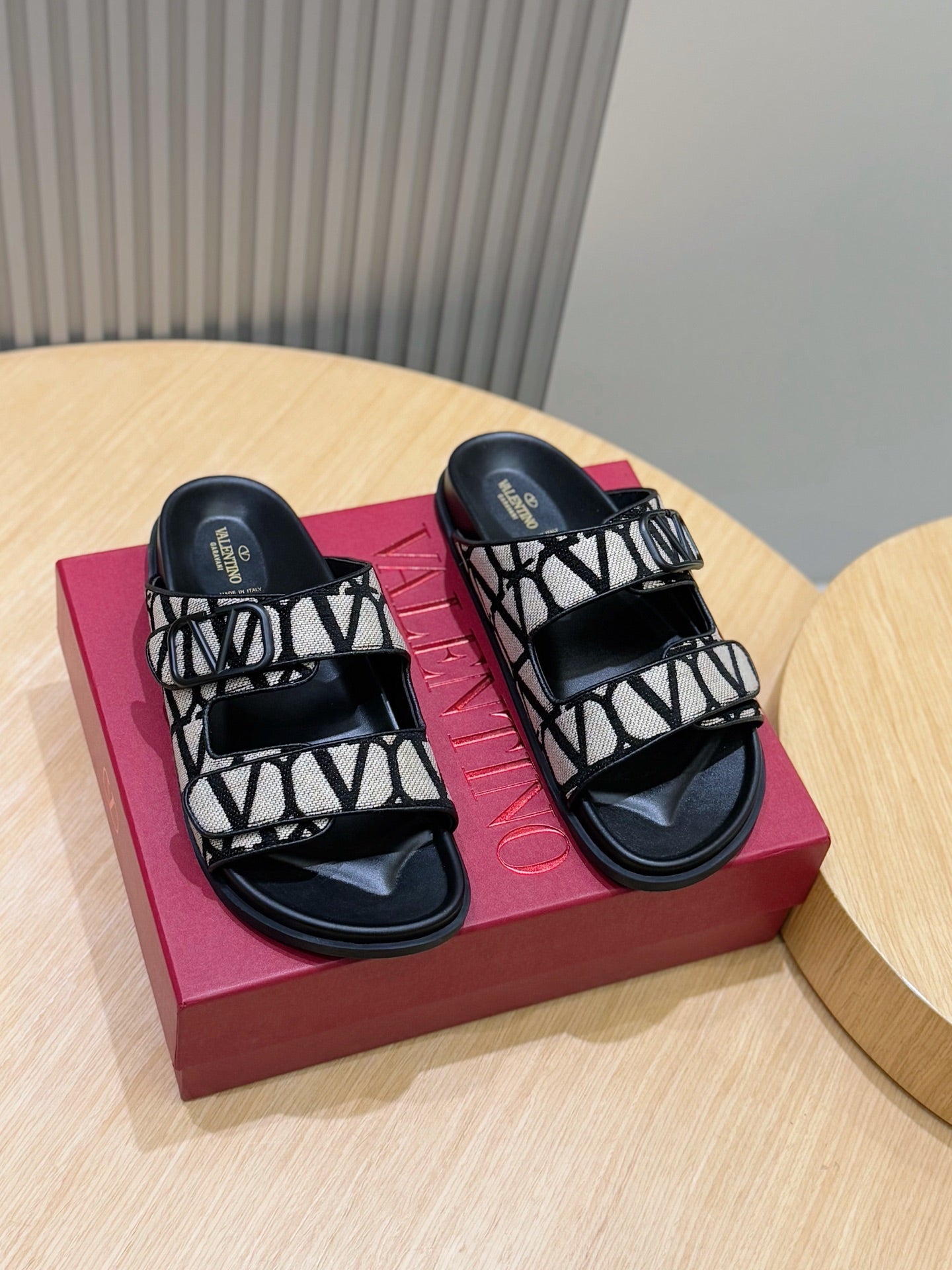 LuxluxHouse Best Quality Sandals Valentino