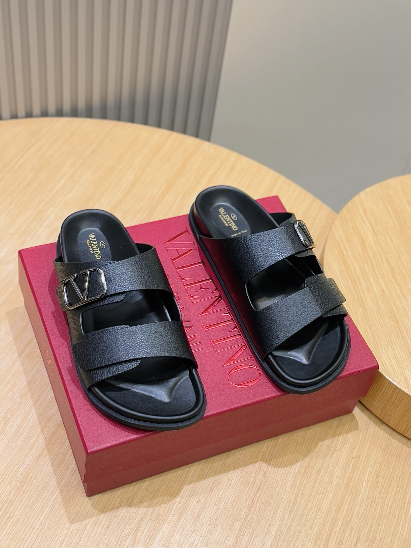 LuxluxHouse Best Quality Sandals Valentino