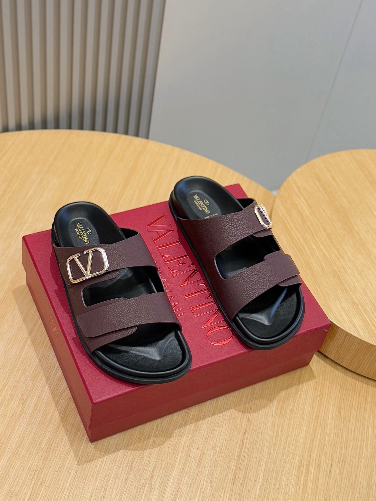 LuxluxHouse Best Quality Sandals Valentino