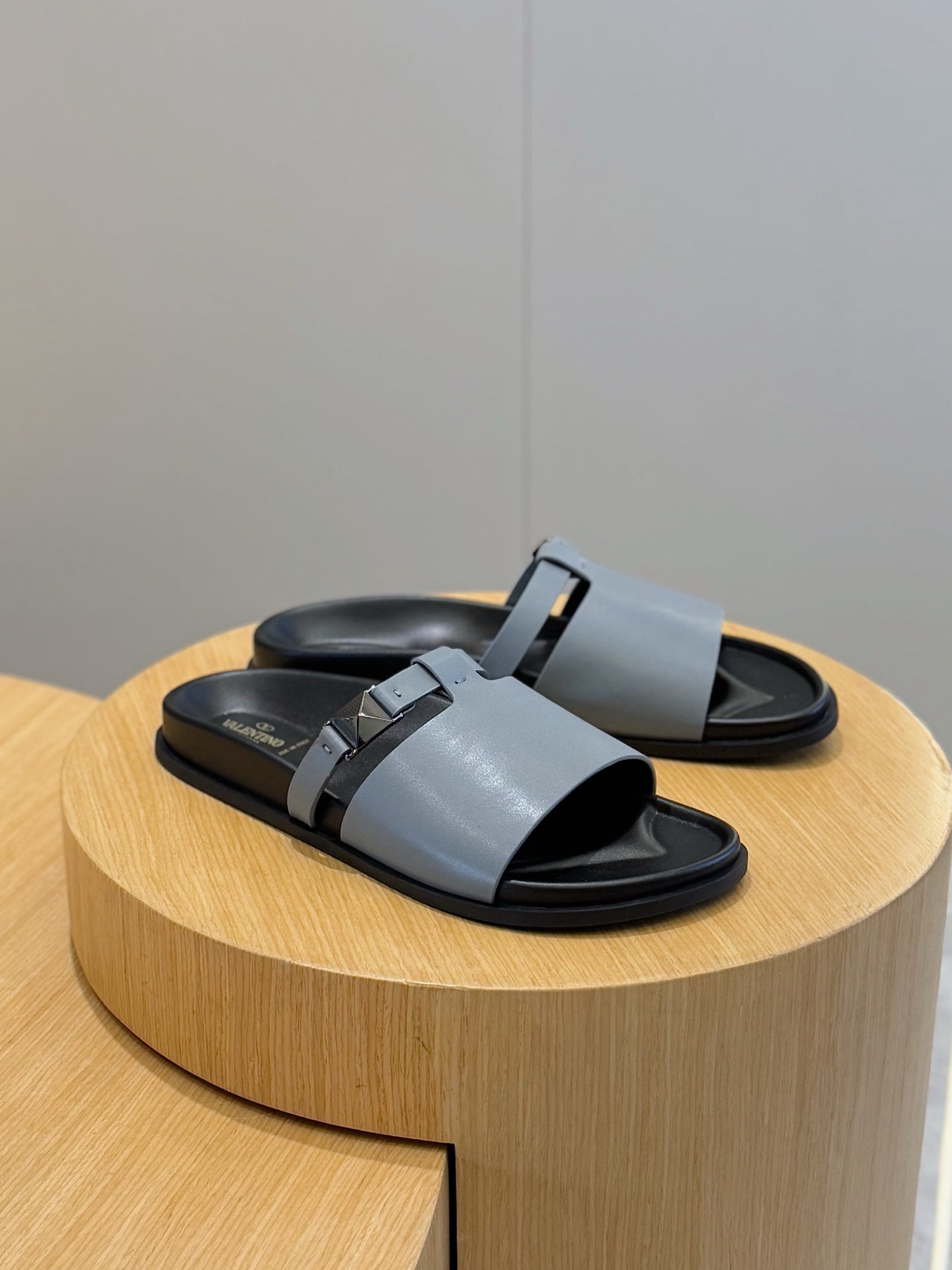 LuxluxHouse Best Quality Sandals Valentino