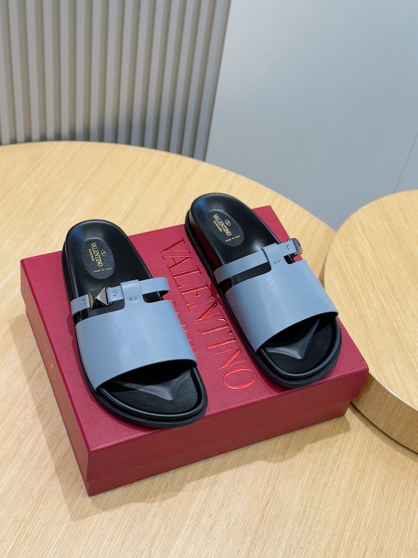 LuxluxHouse Best Quality Sandals Valentino