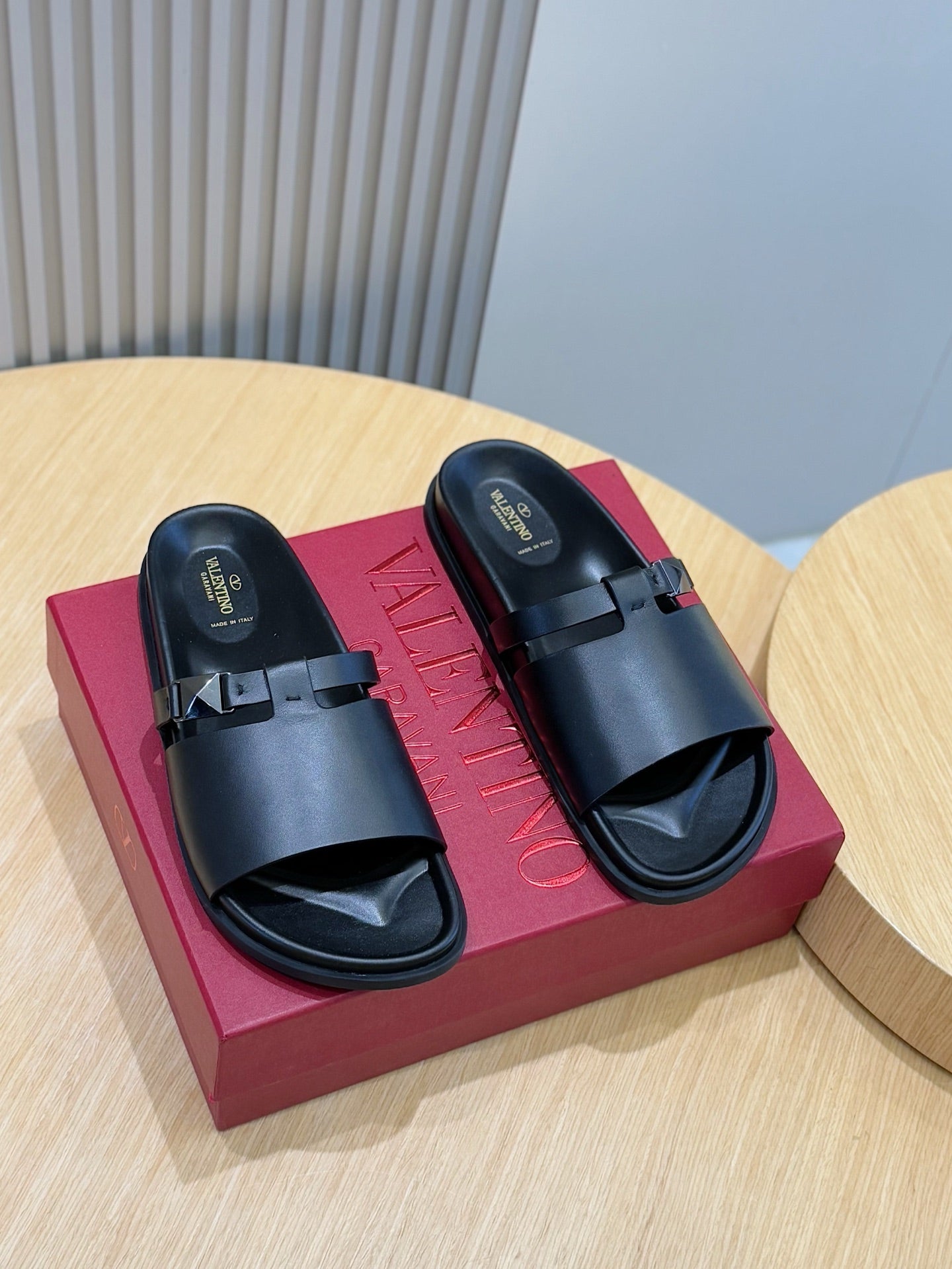 LuxluxHouse Best Quality Sandals Valentino