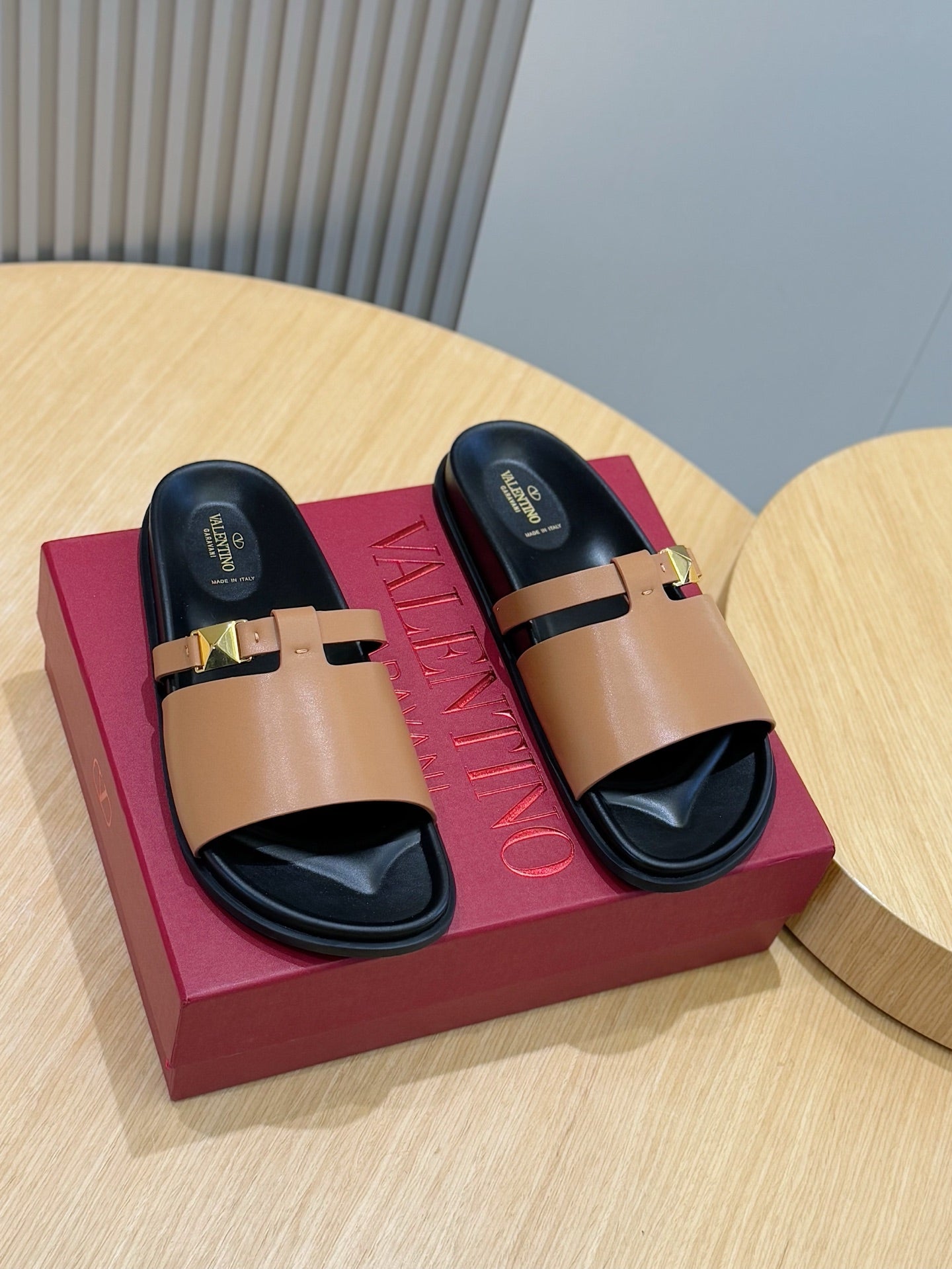 LuxluxHouse Best Quality Sandals Valentino