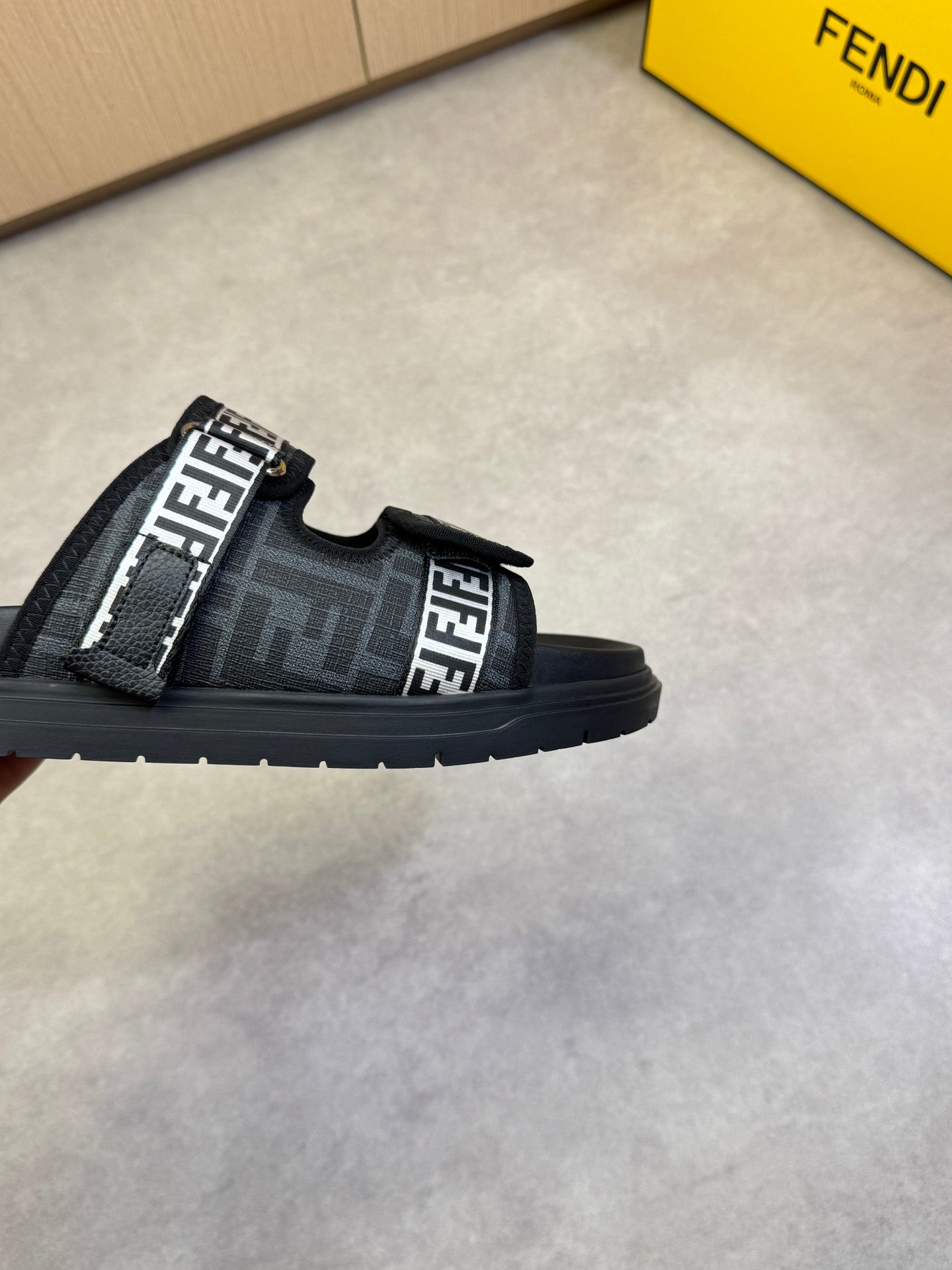 LuxluxHouse Best Quality Sandals Fendi