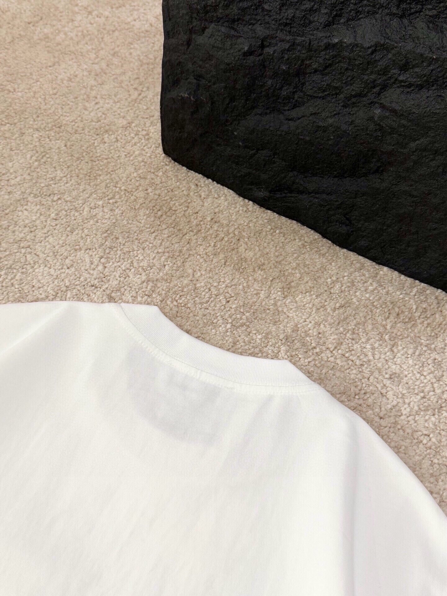 LuxluxHouse Best Quality Clothes Valentino T-shirt