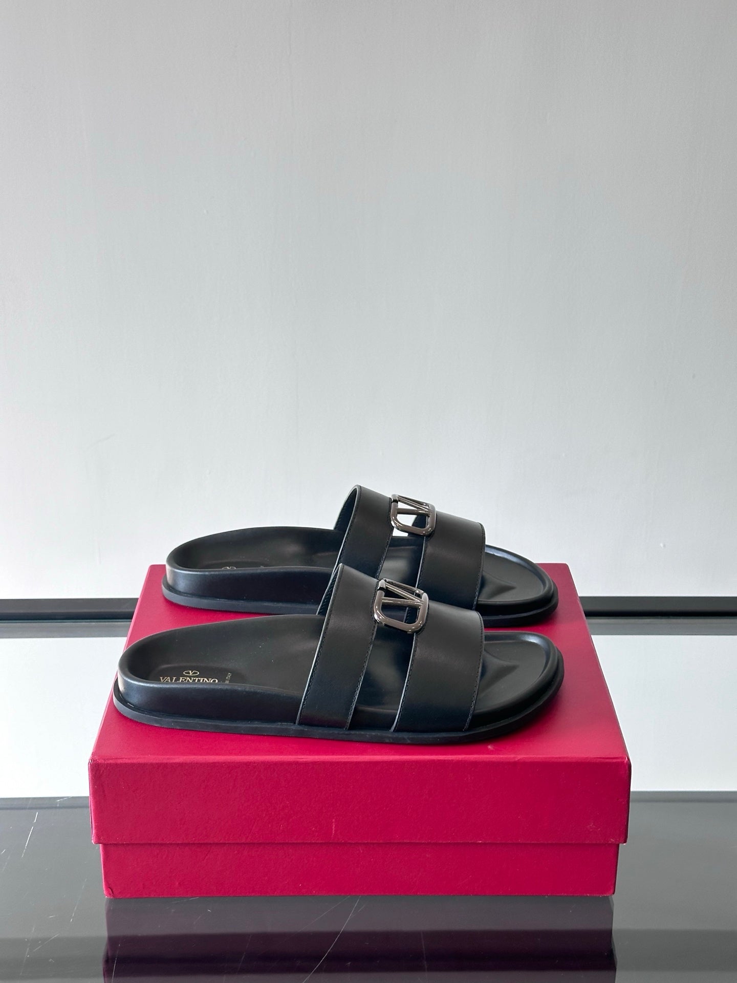 LuxluxHouse Best Quality Sandals Valentino