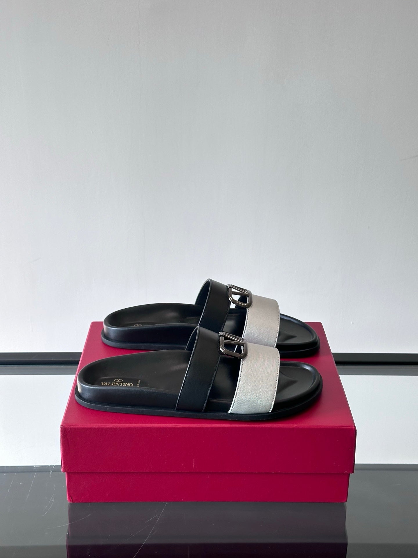 LuxluxHouse Best Quality Sandals Valentino