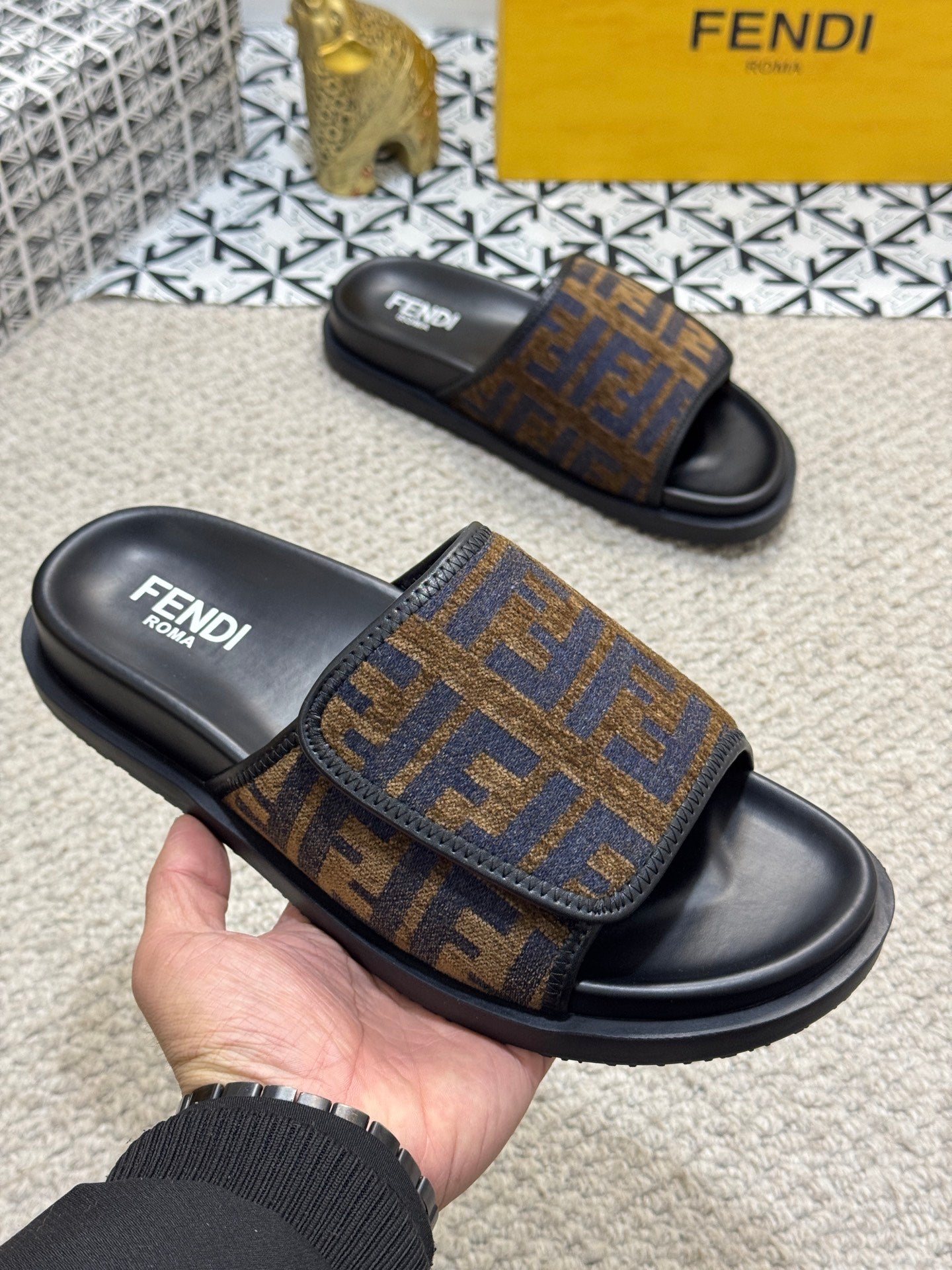 LuxluxHouse Best Quality Sandals Fendi