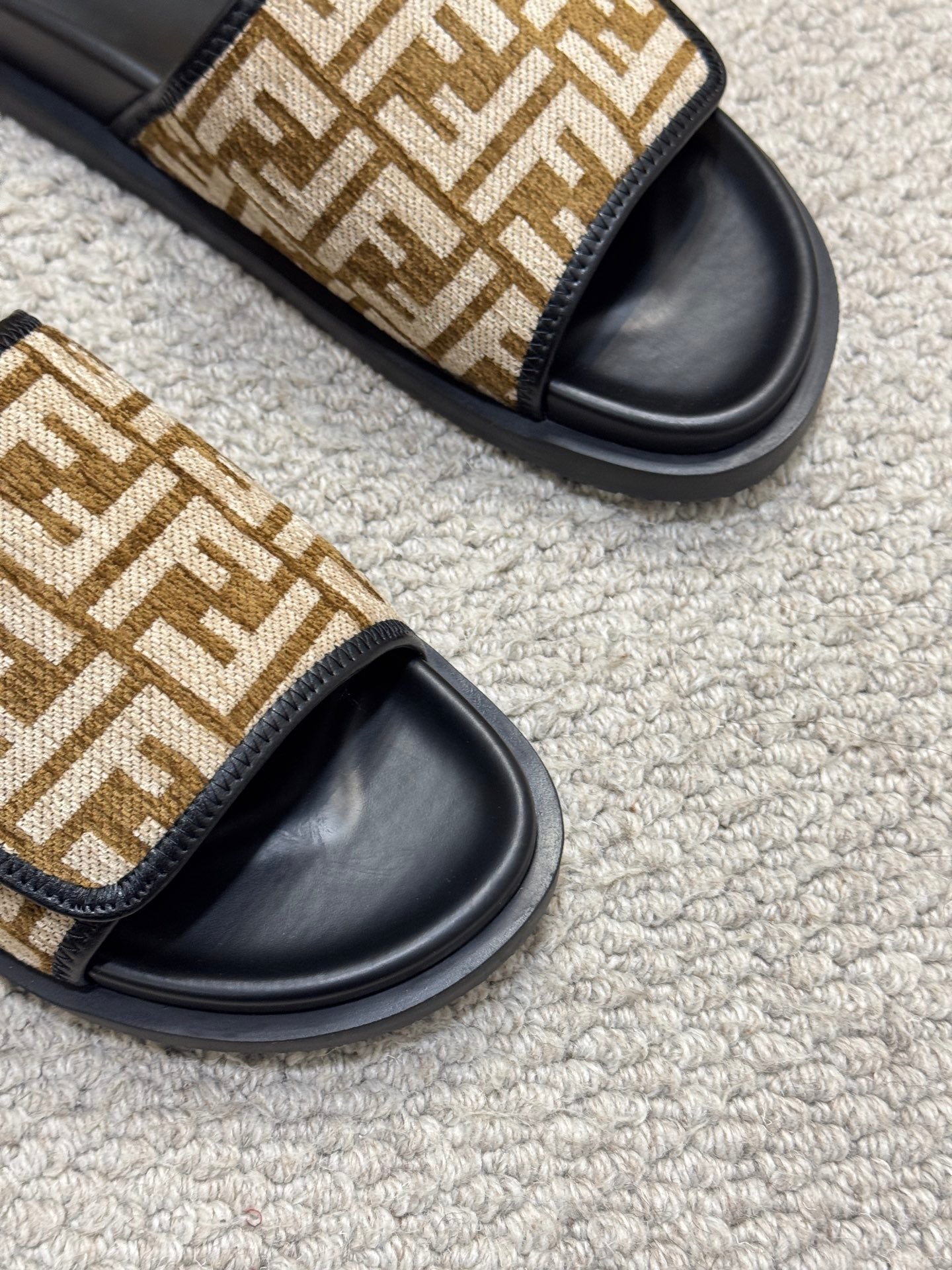 LuxluxHouse Best Quality Sandals Fendi