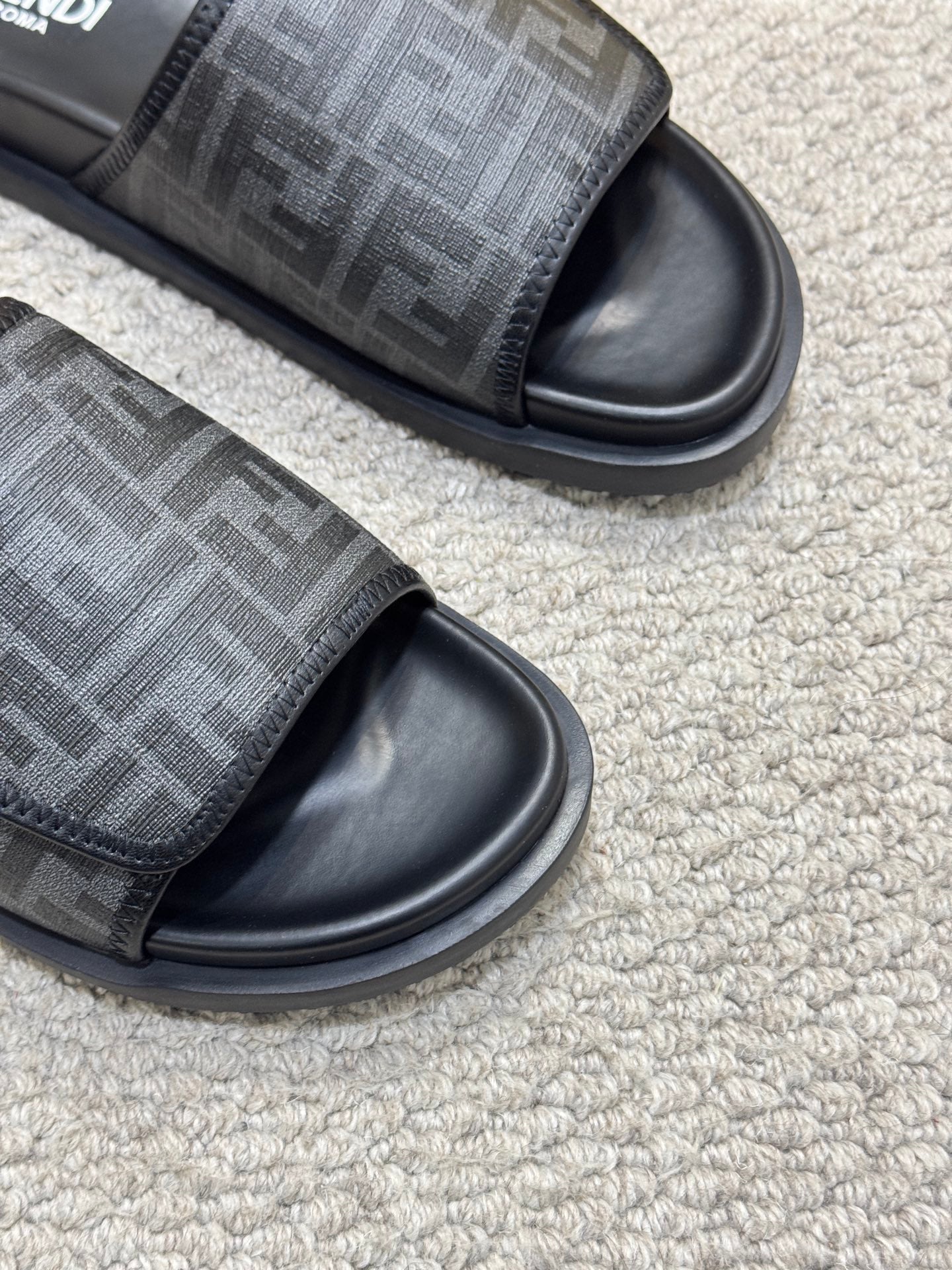 LuxluxHouse Best Quality Sandals Fendi