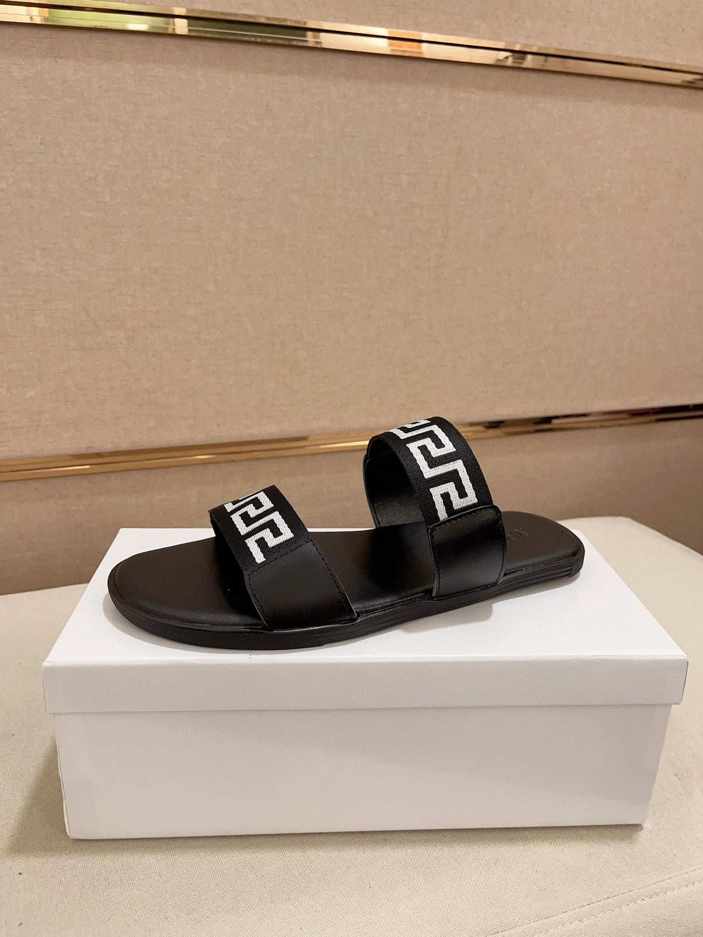 LuxluxHouse Best Quality Sandals Versace