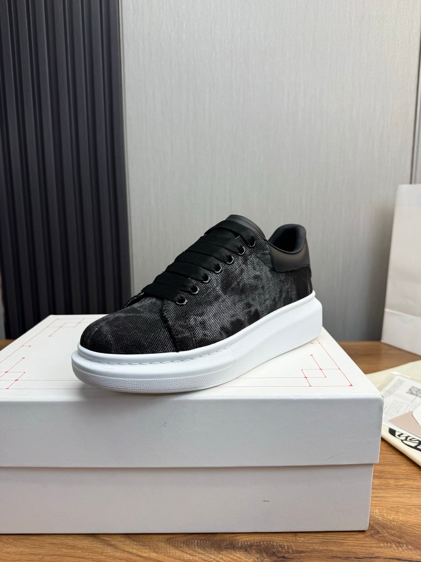 LuxluxHouse Best Quality Shoes Alexander McQueen