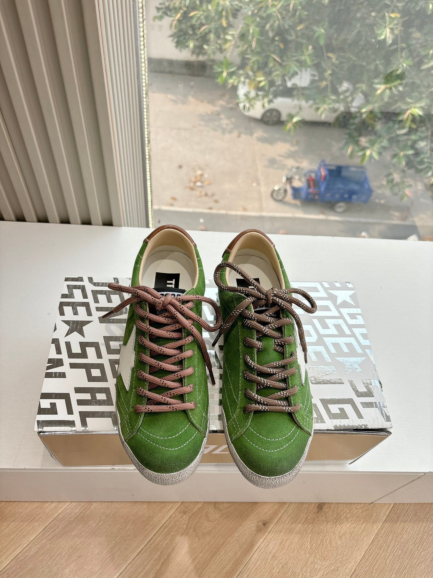 LuxluxHouse Best Quality Shoes Golden Goose