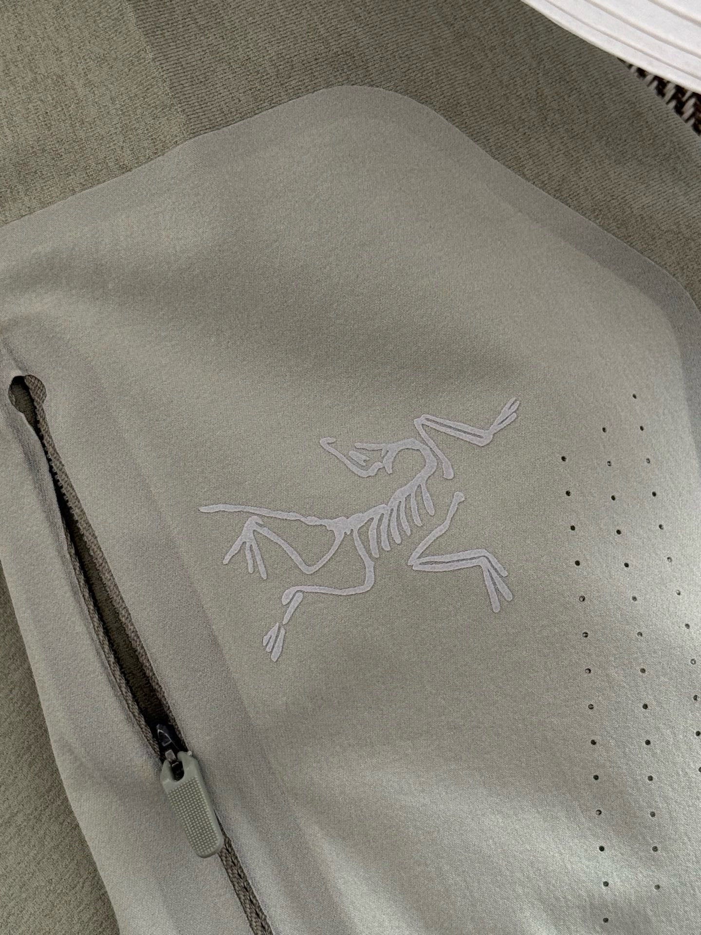 LuxluxHouse Best Quality Clothes T-shirt Arcteryx