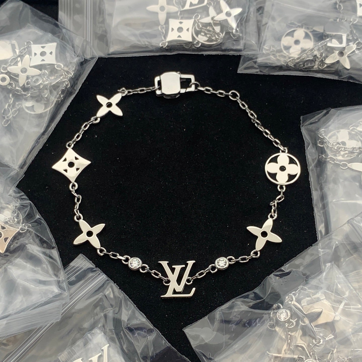 LuxluxHouse Low Price And High Quality Accessories Louis Vuitton