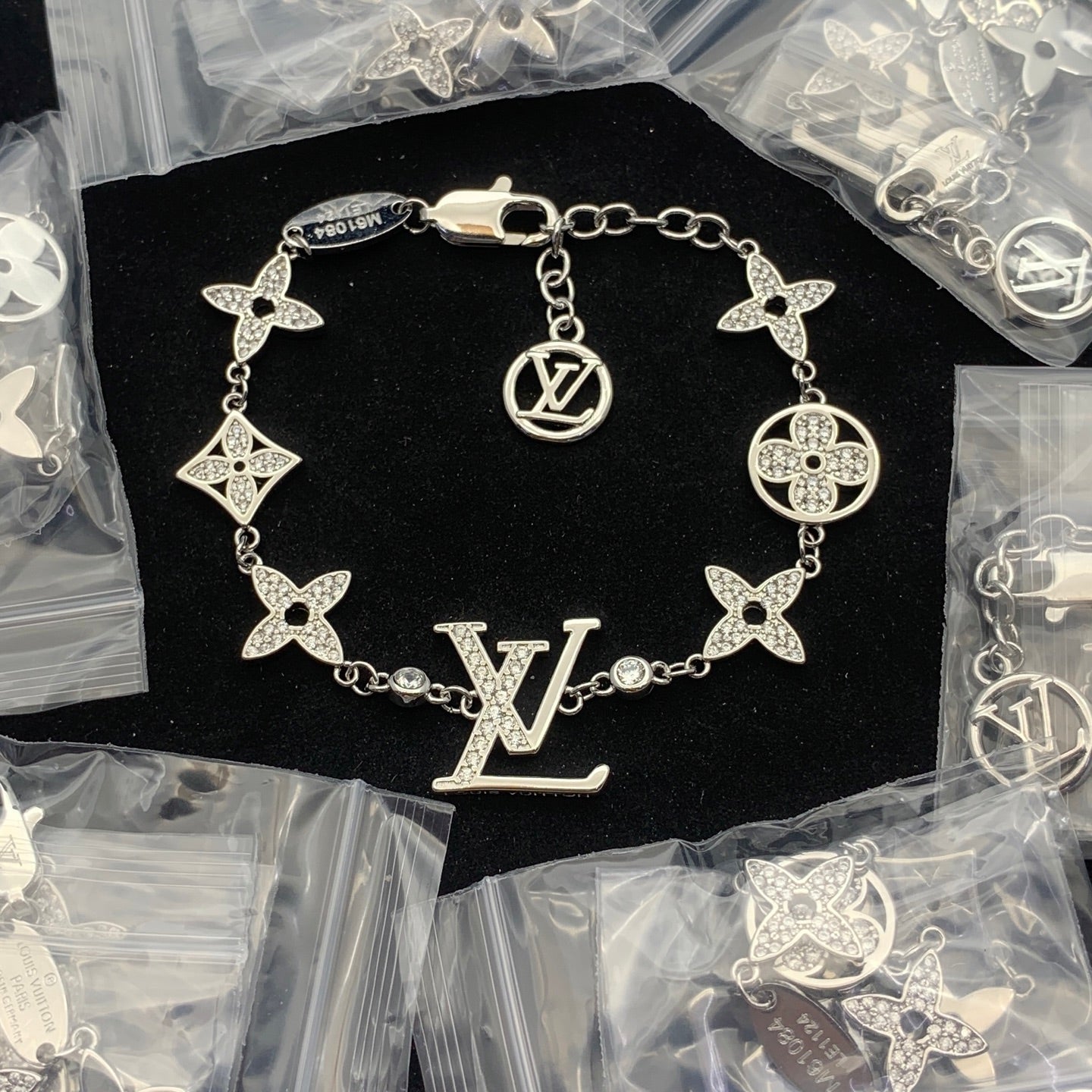 LuxluxHouse Low Price And High Quality Accessories Louis Vuitton