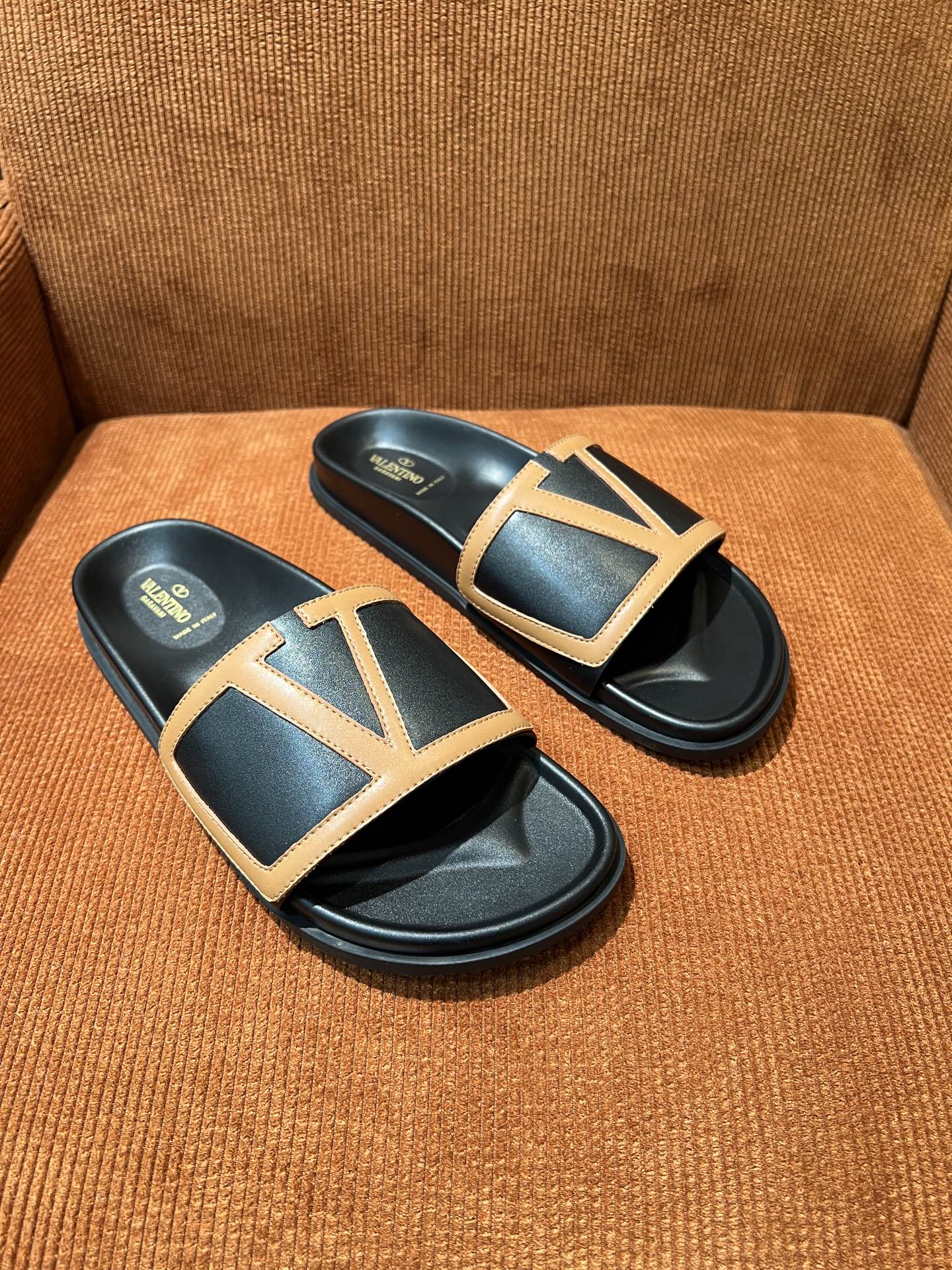 LuxluxHouse Best Quality Sandals Valentino