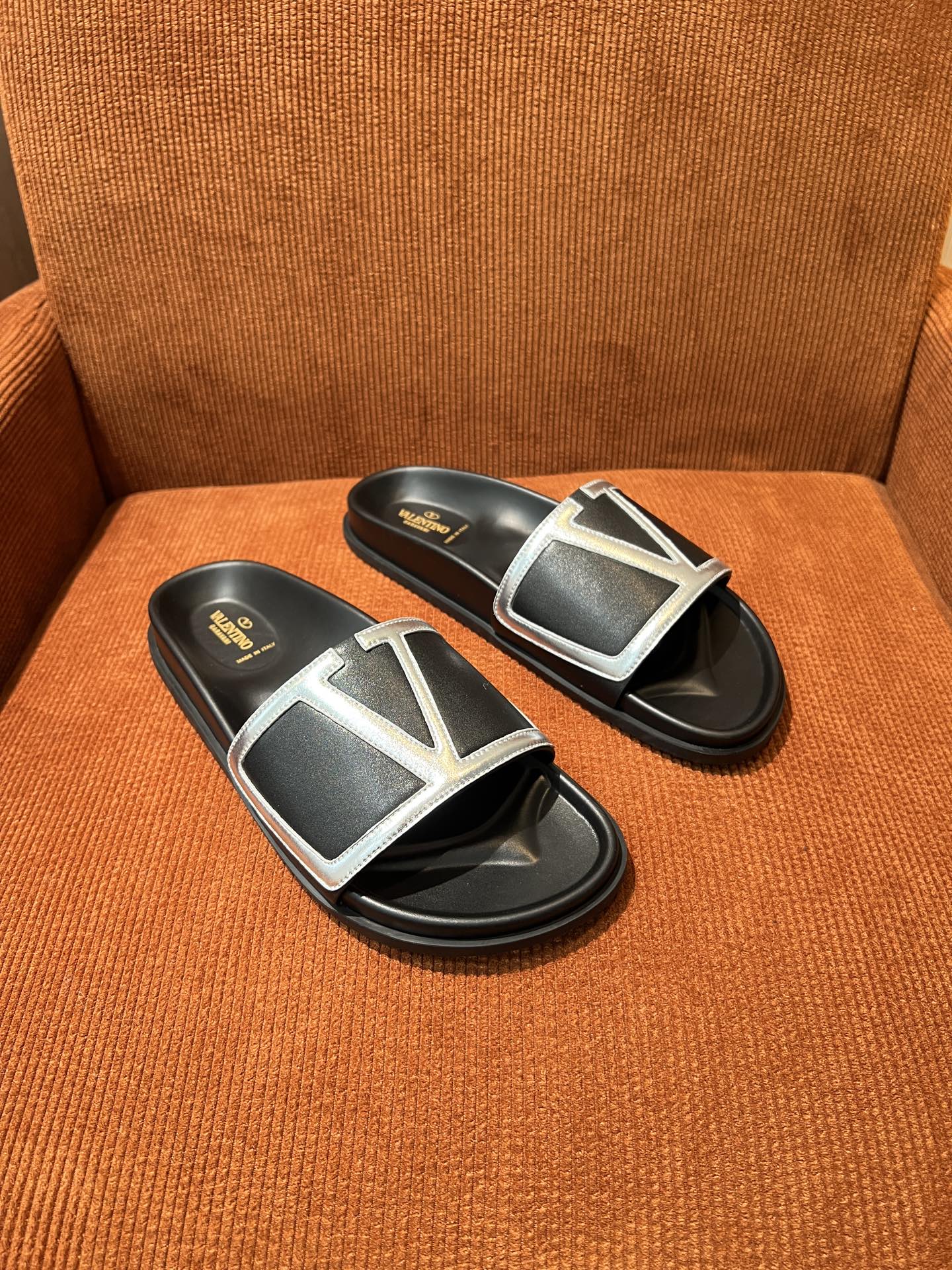LuxluxHouse Best Quality Sandals Valentino