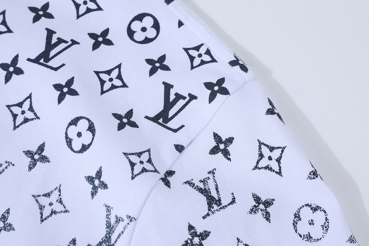 LuxluxHouse Best Quality Clothes T-shirt Louis Vuitton