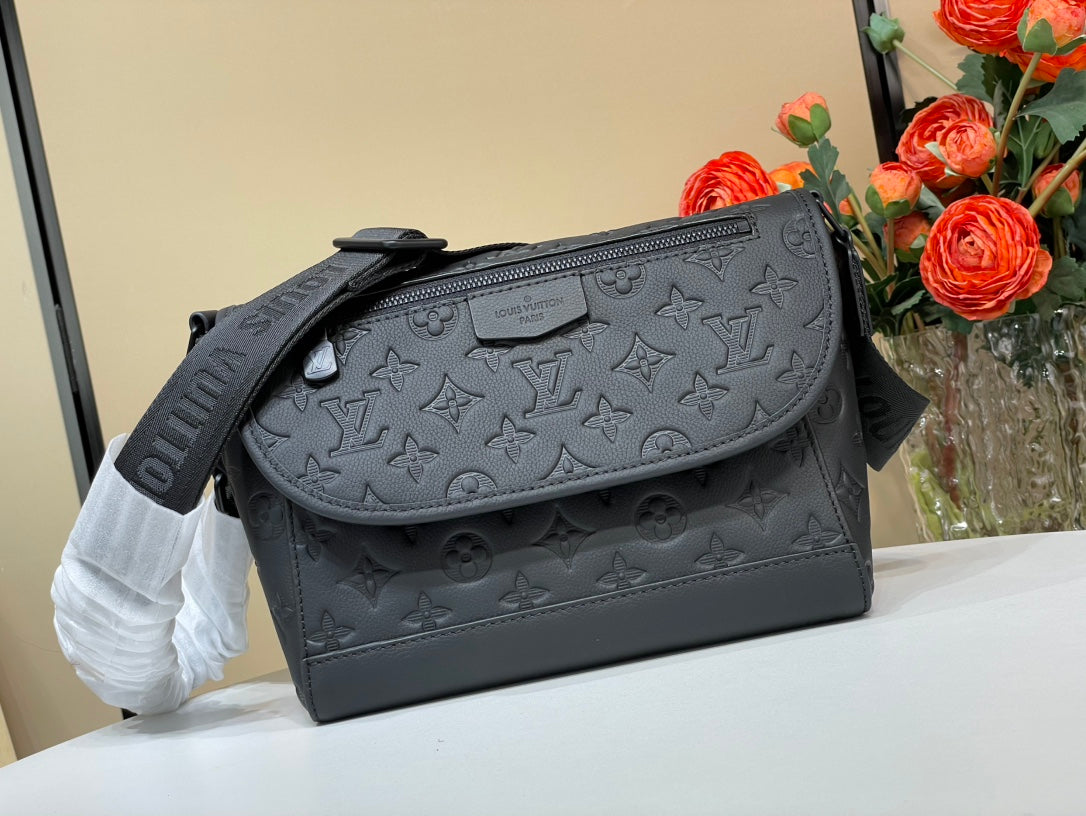 LuxluxHouse Best Quality Bags Louis Vuitton Men