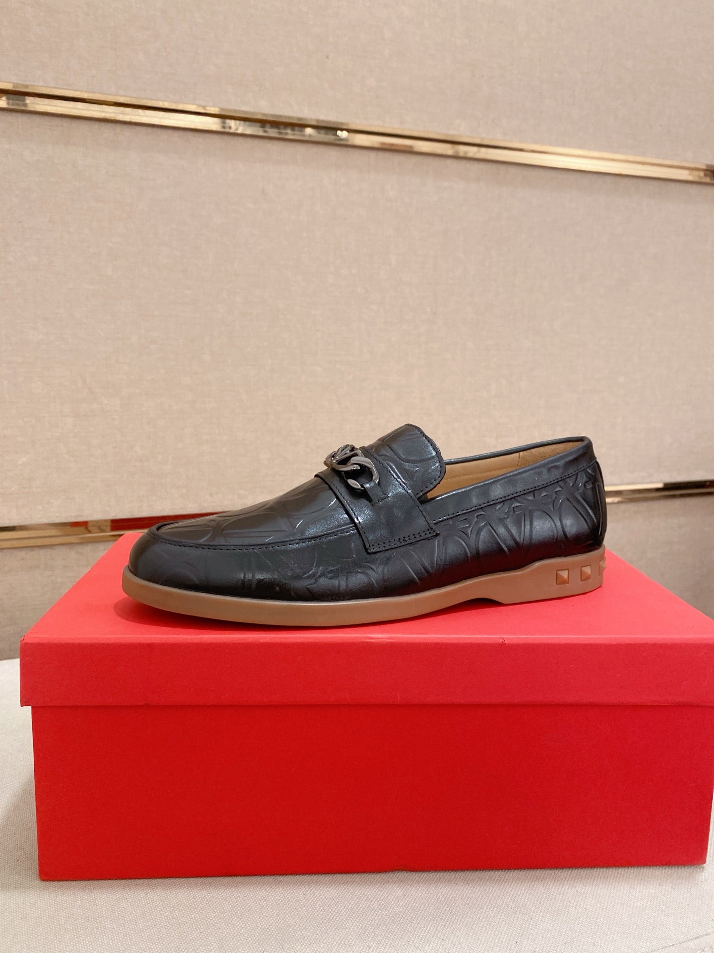 LuxluxHouse Best Quality Shoes Valentino