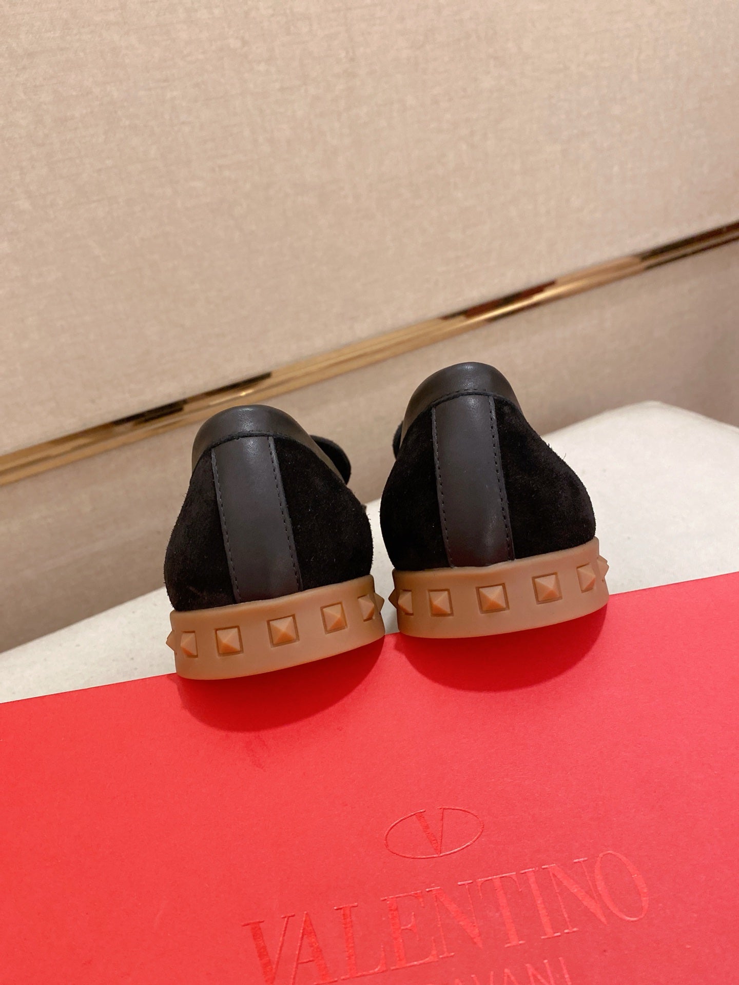 LuxluxHouse Best Quality Shoes Valentino