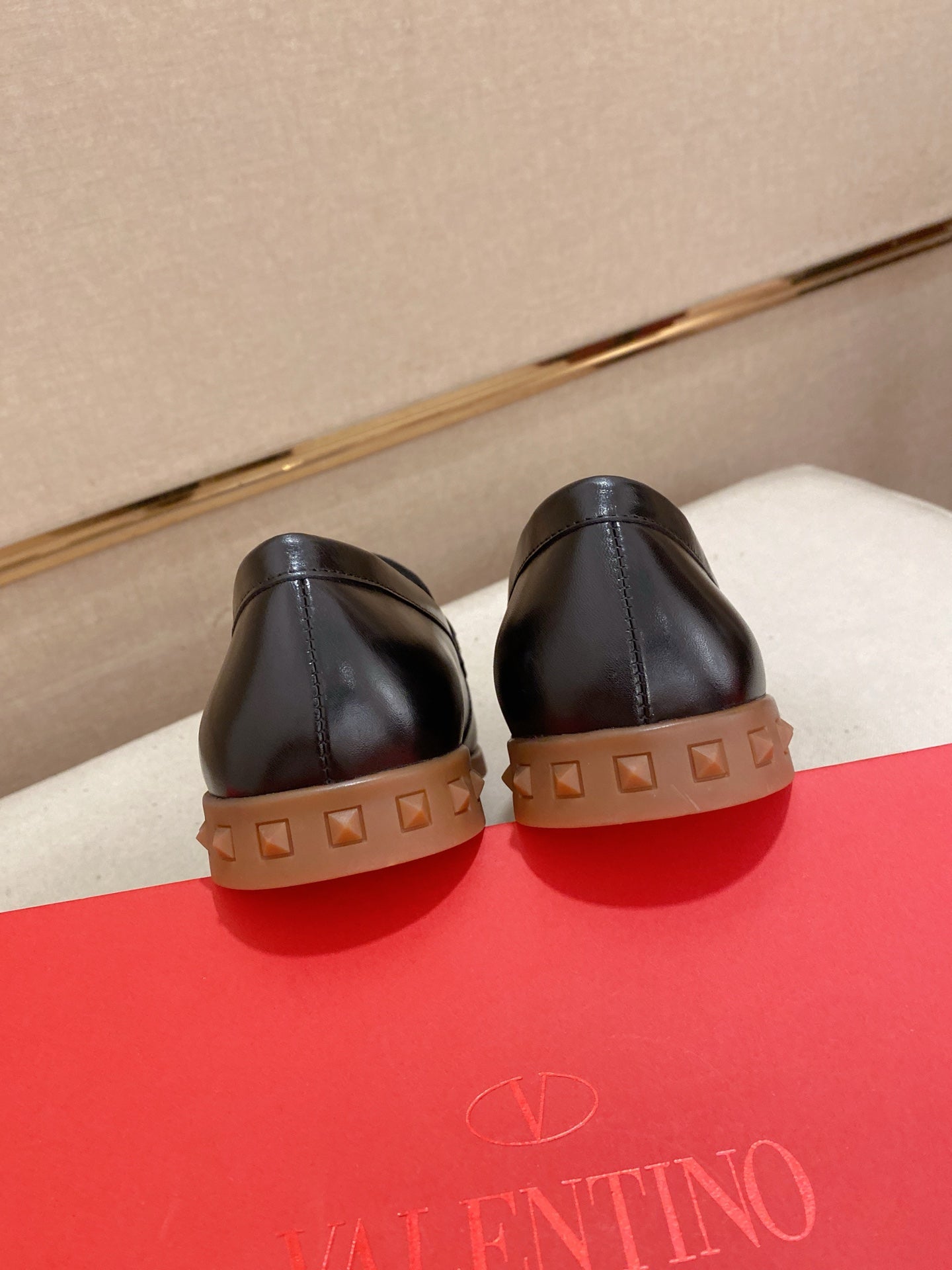 LuxluxHouse Best Quality Shoes Valentino