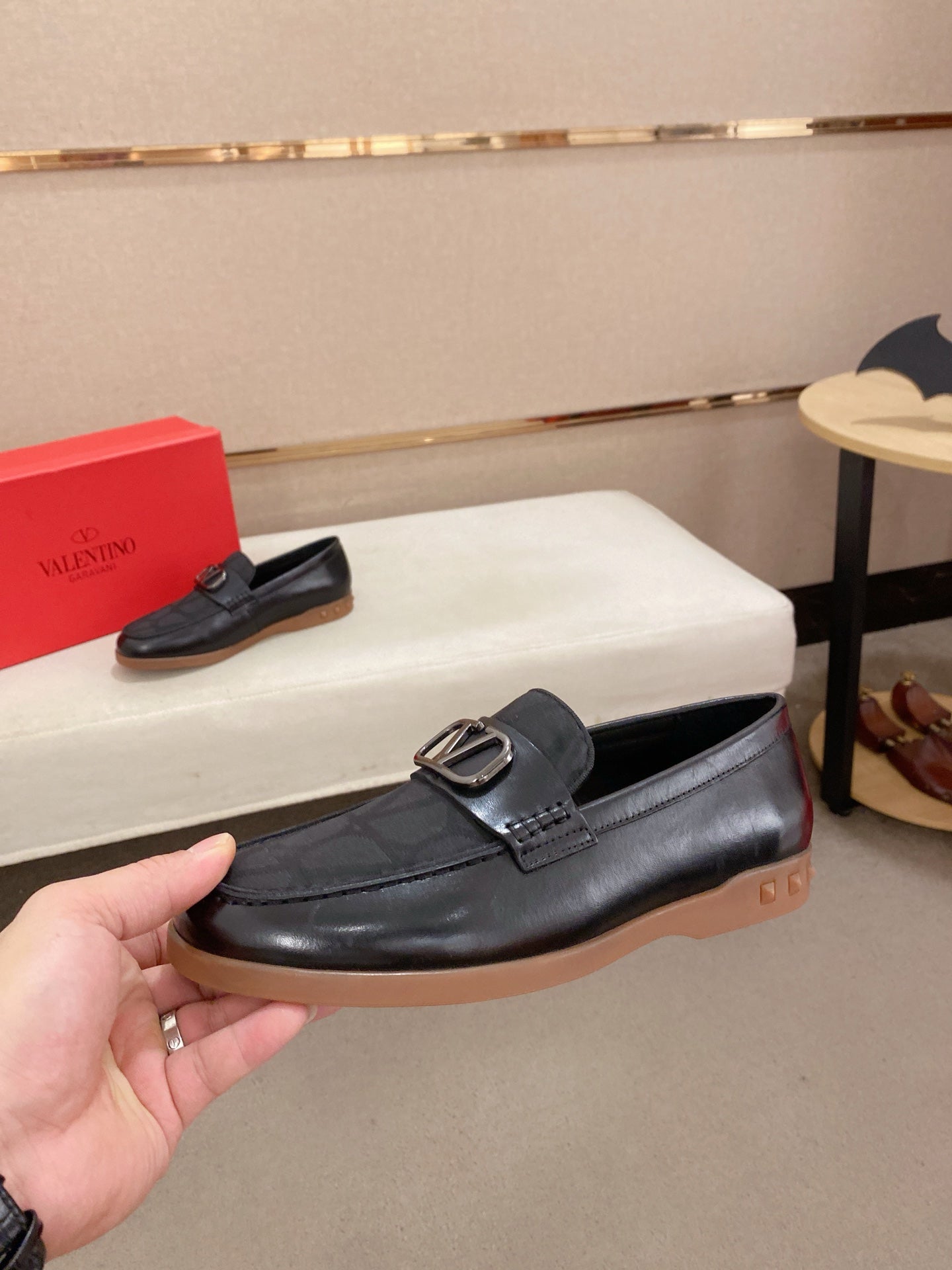 LuxluxHouse Best Quality Shoes Valentino