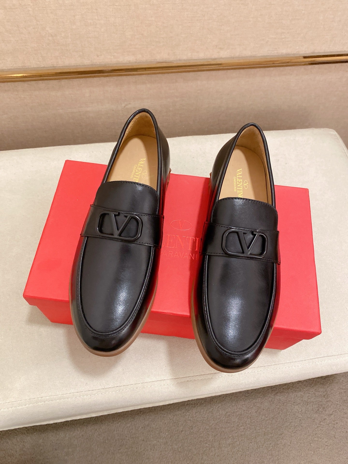 LuxluxHouse Best Quality Shoes Valentino