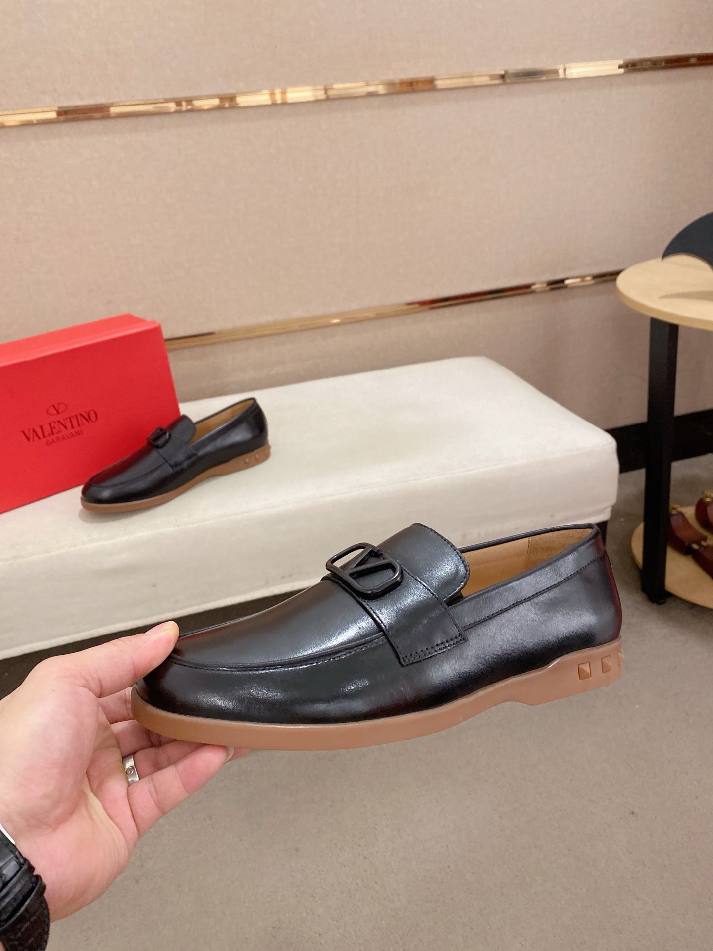 LuxluxHouse Best Quality Shoes Valentino