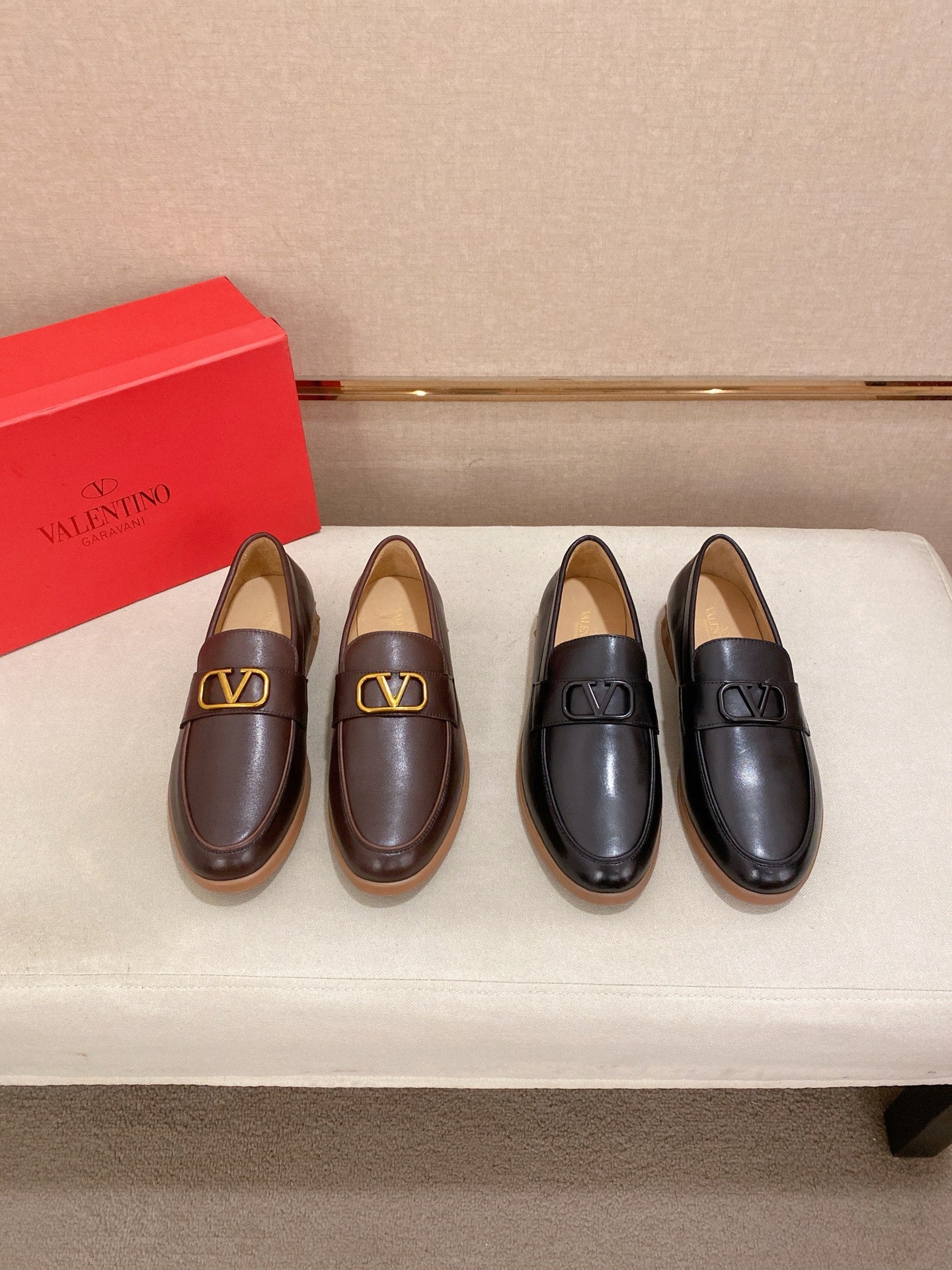 LuxluxHouse Best Quality Shoes Valentino