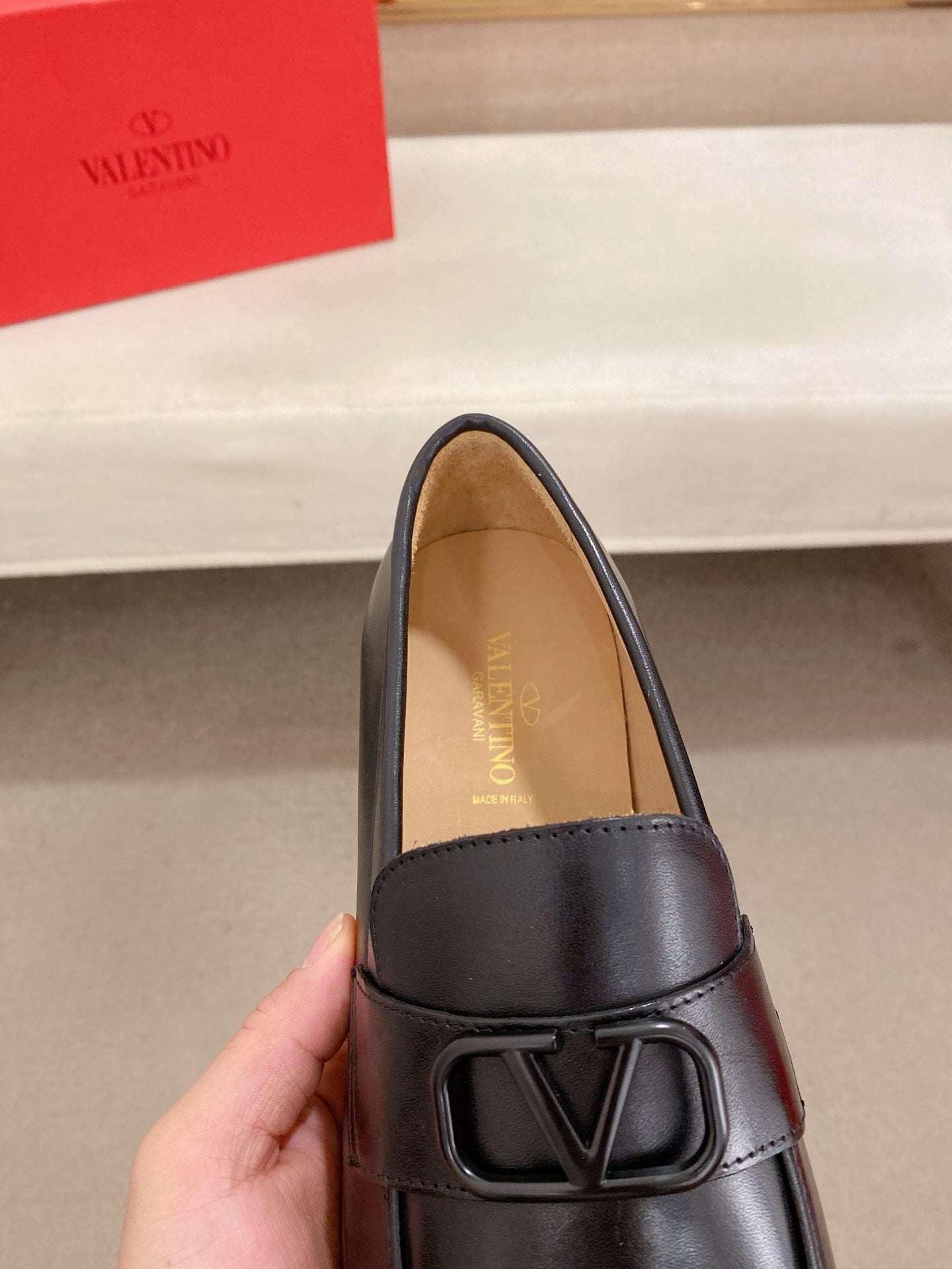 LuxluxHouse Best Quality Shoes Valentino