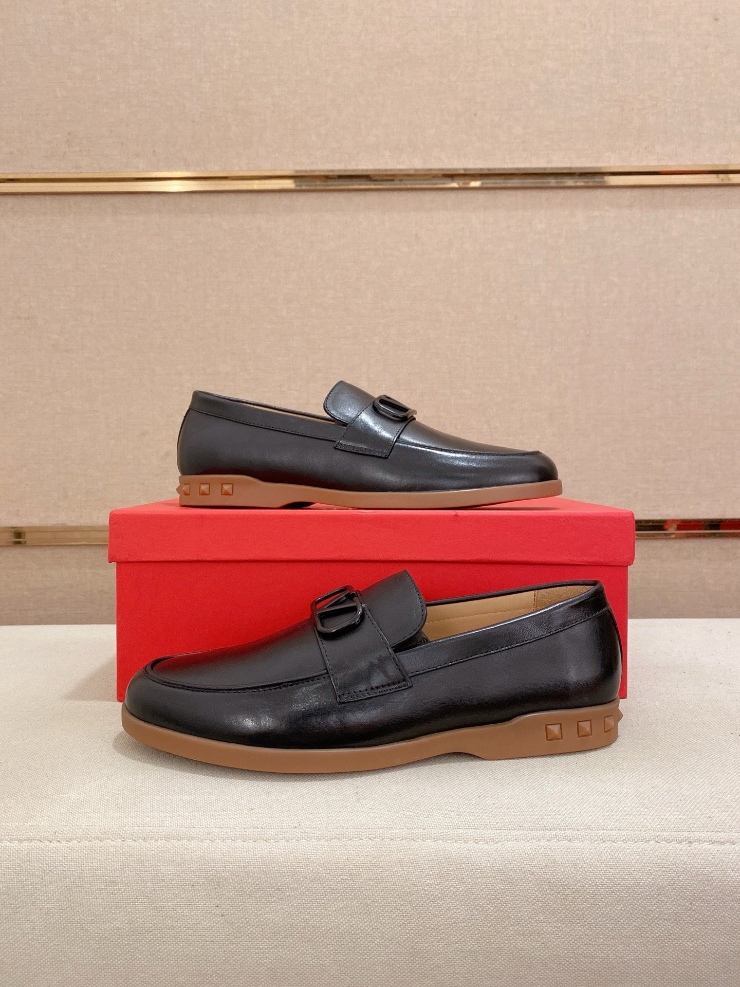 LuxluxHouse Best Quality Shoes Valentino